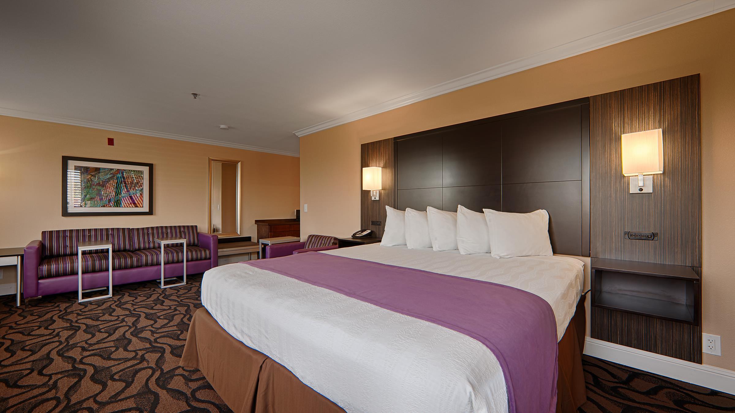 Best Western Plus Airport Plaza — photo 4