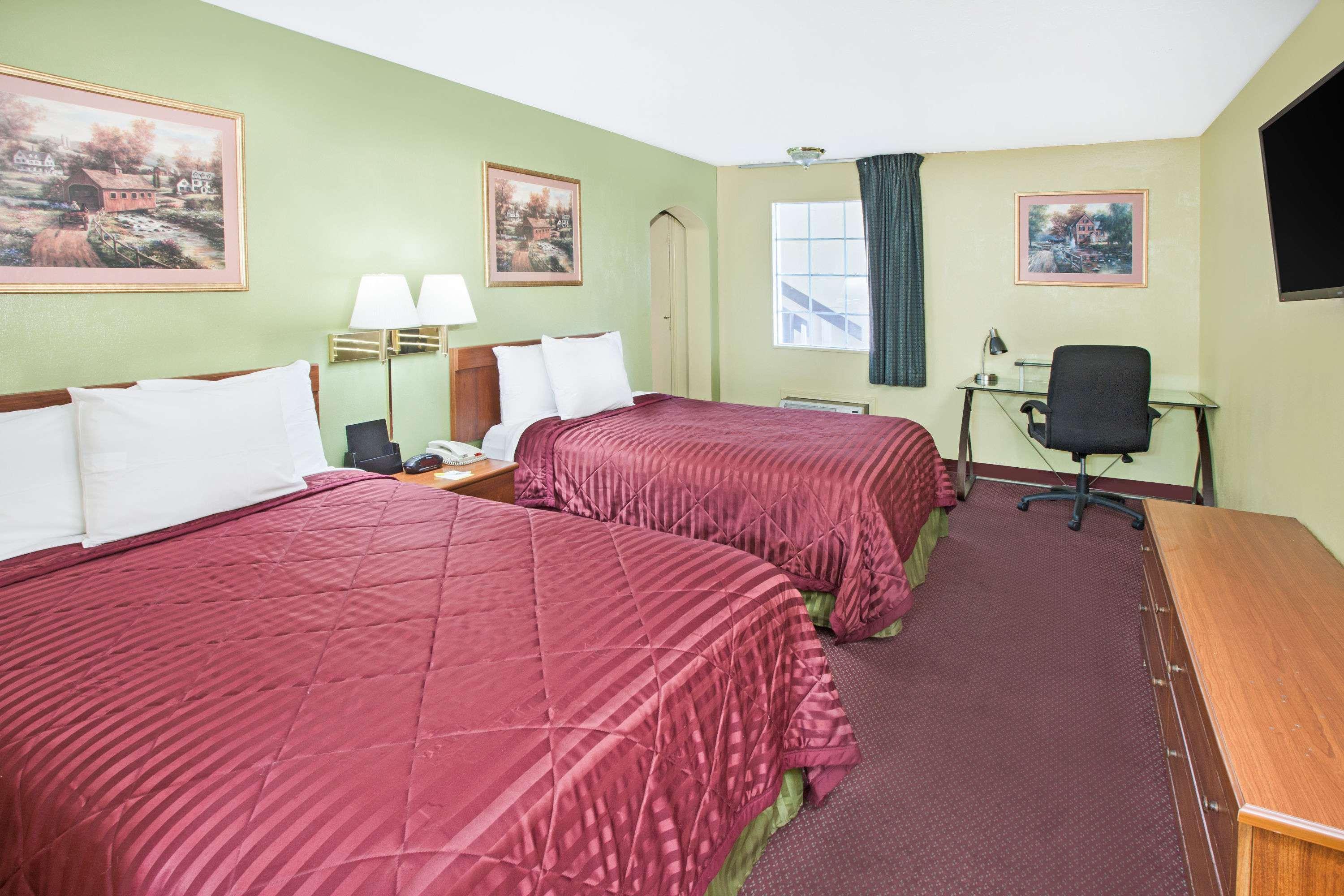 Days Inn & Suites Terre Haute — photo 4