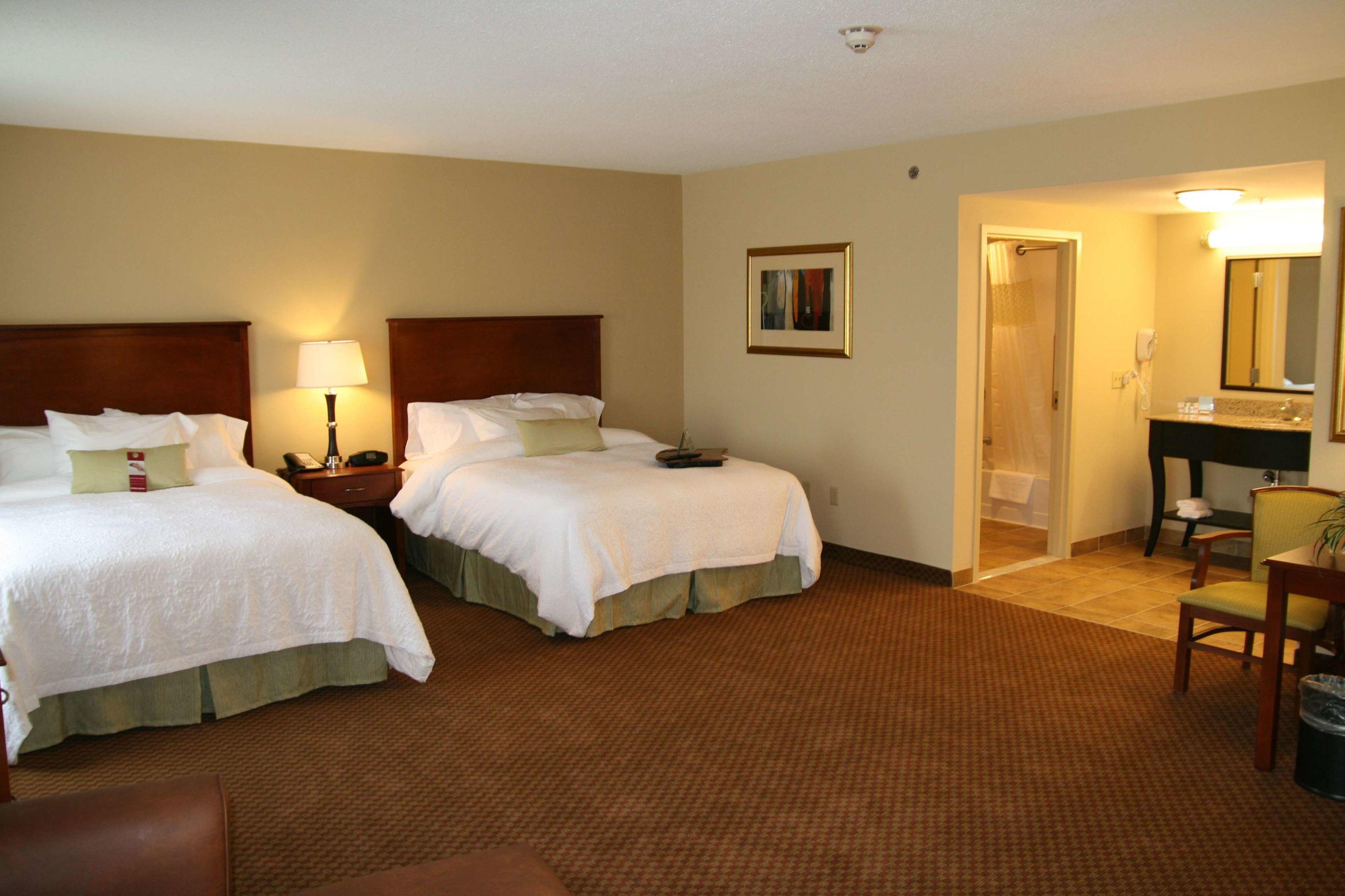 Hampton Inn & Suites Warren — photo 4
