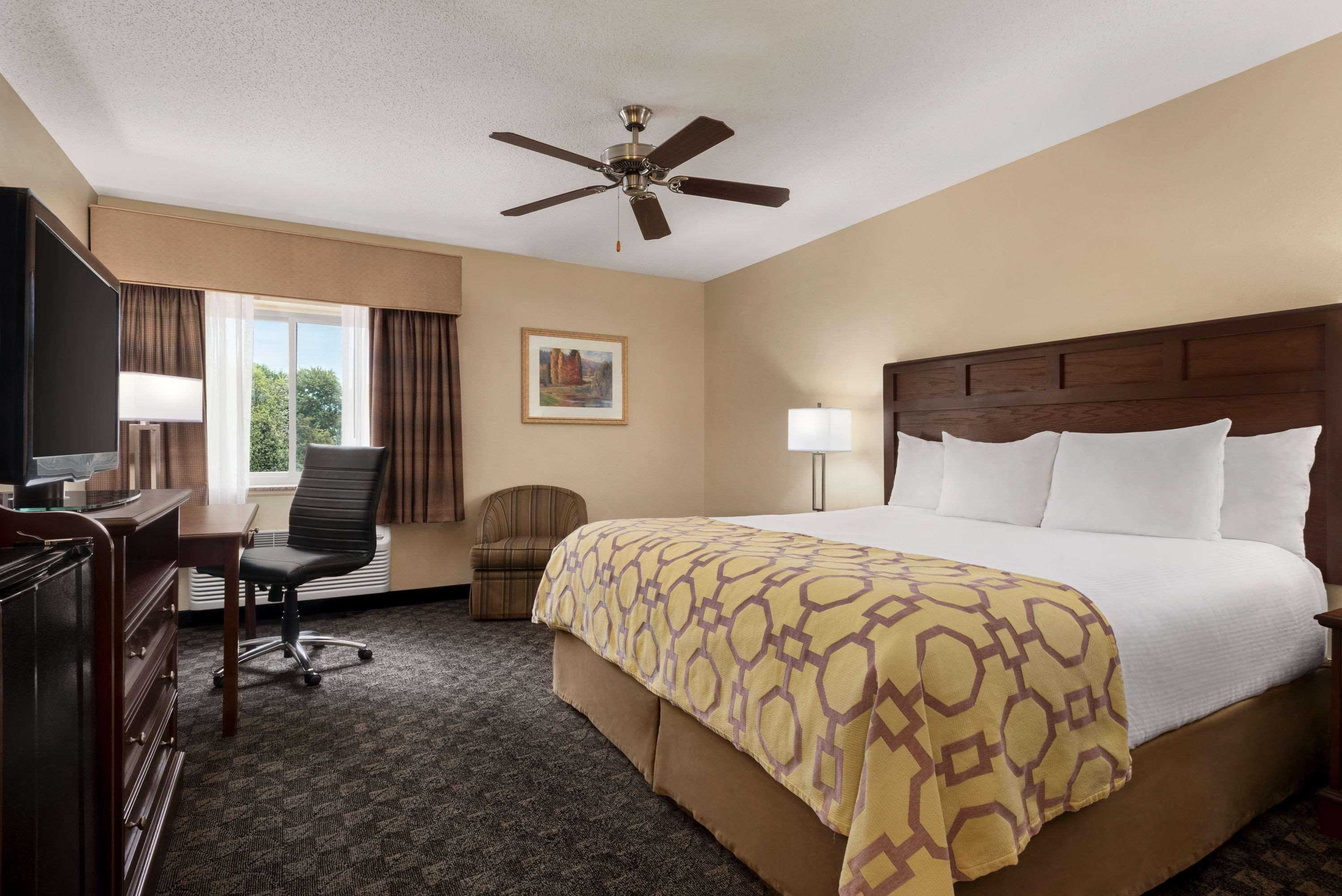 Baymont by Wyndham Mt. Pleasant — photo 4