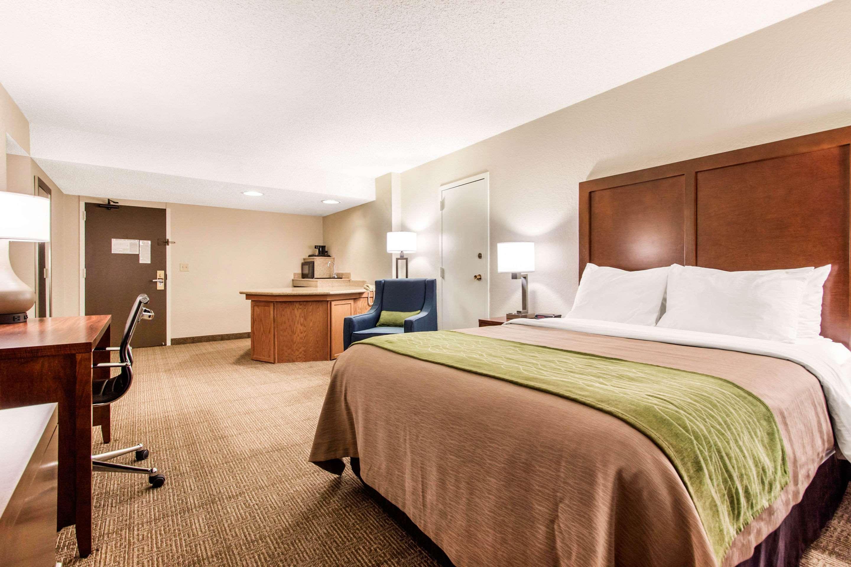 Comfort Inn & Suites Omaha Central — photo 5