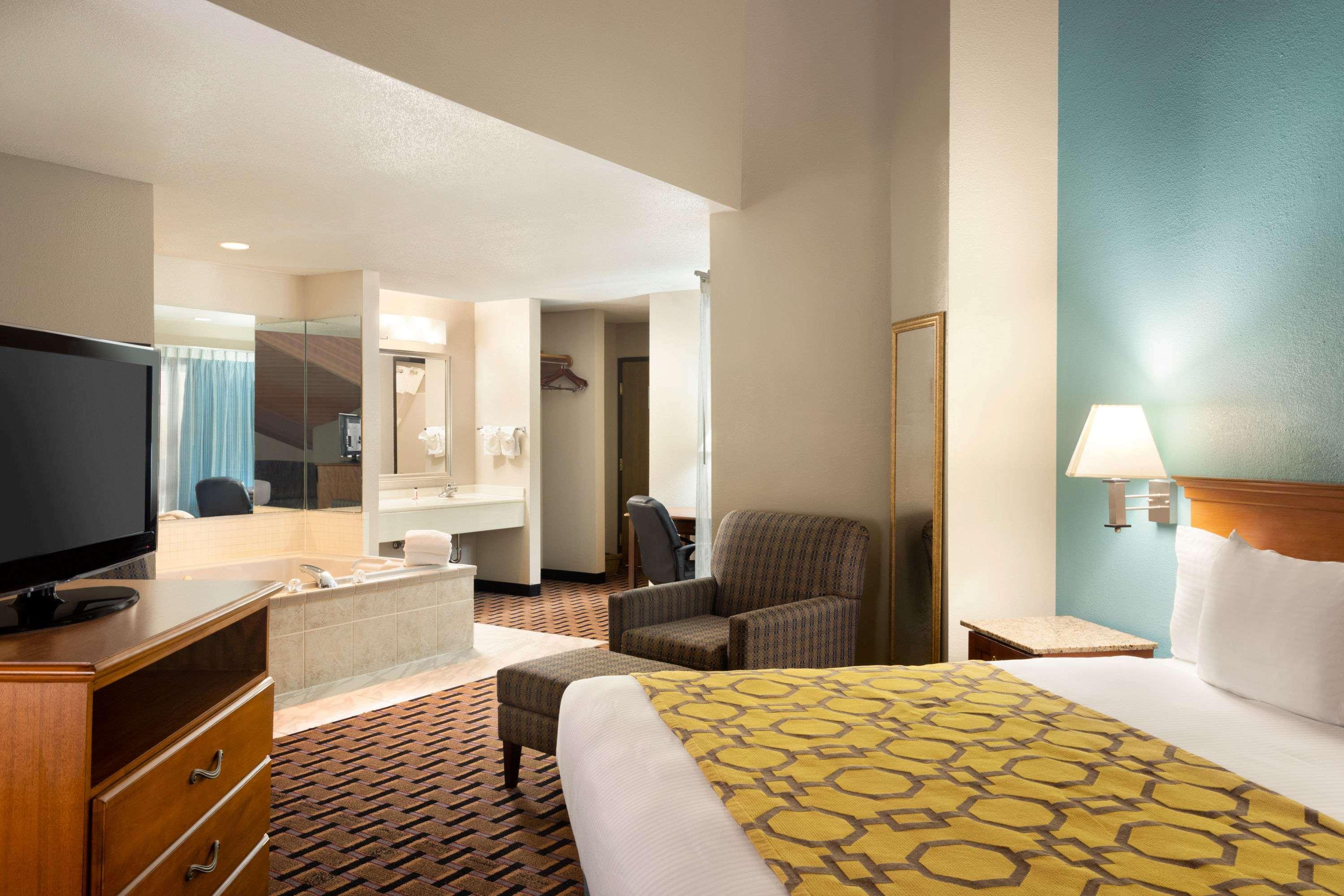 Baymont Inn & Suites Warrenton — photo 5