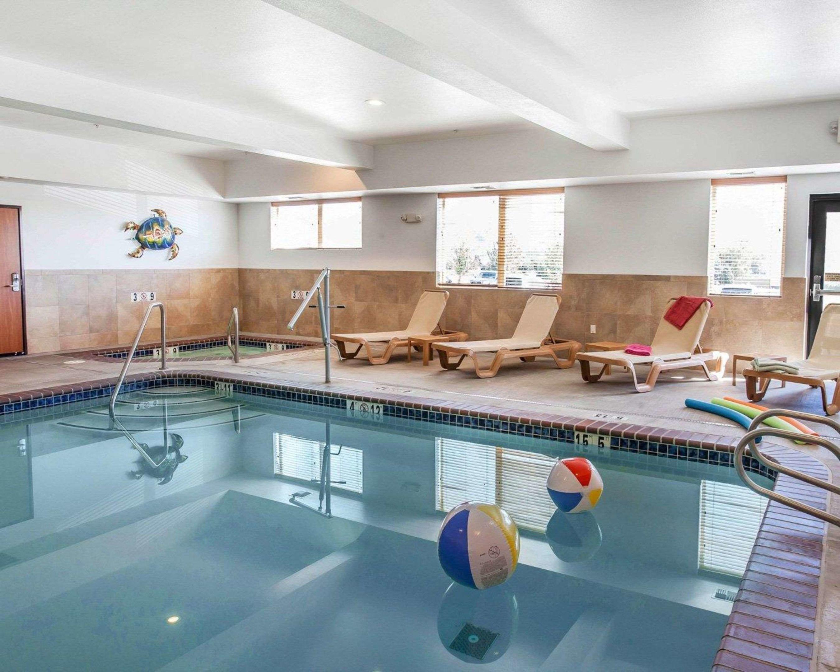 Comfort Suites — photo 4