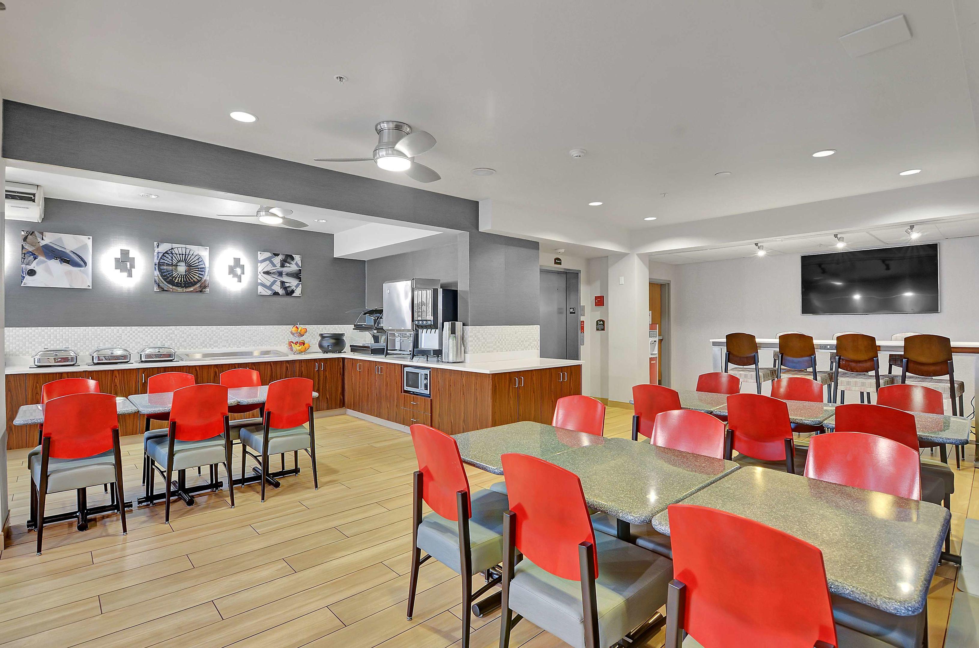 Best Western Plus Navigator Inn & Suites — photo 4