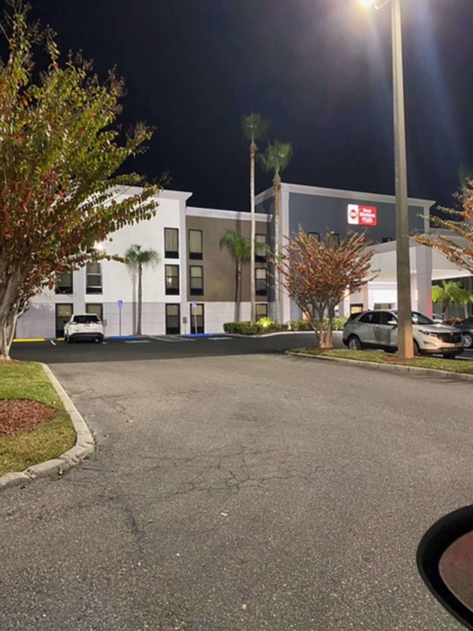 Best Western Plus Universal Inn — photo 5