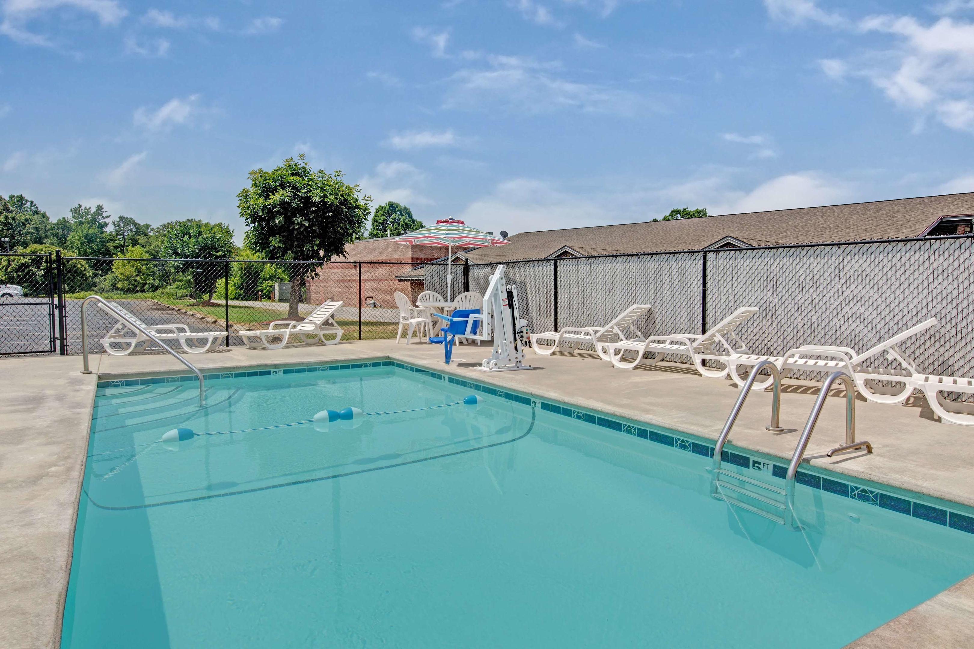 Super 8 by Wyndham Shelby — photo 4