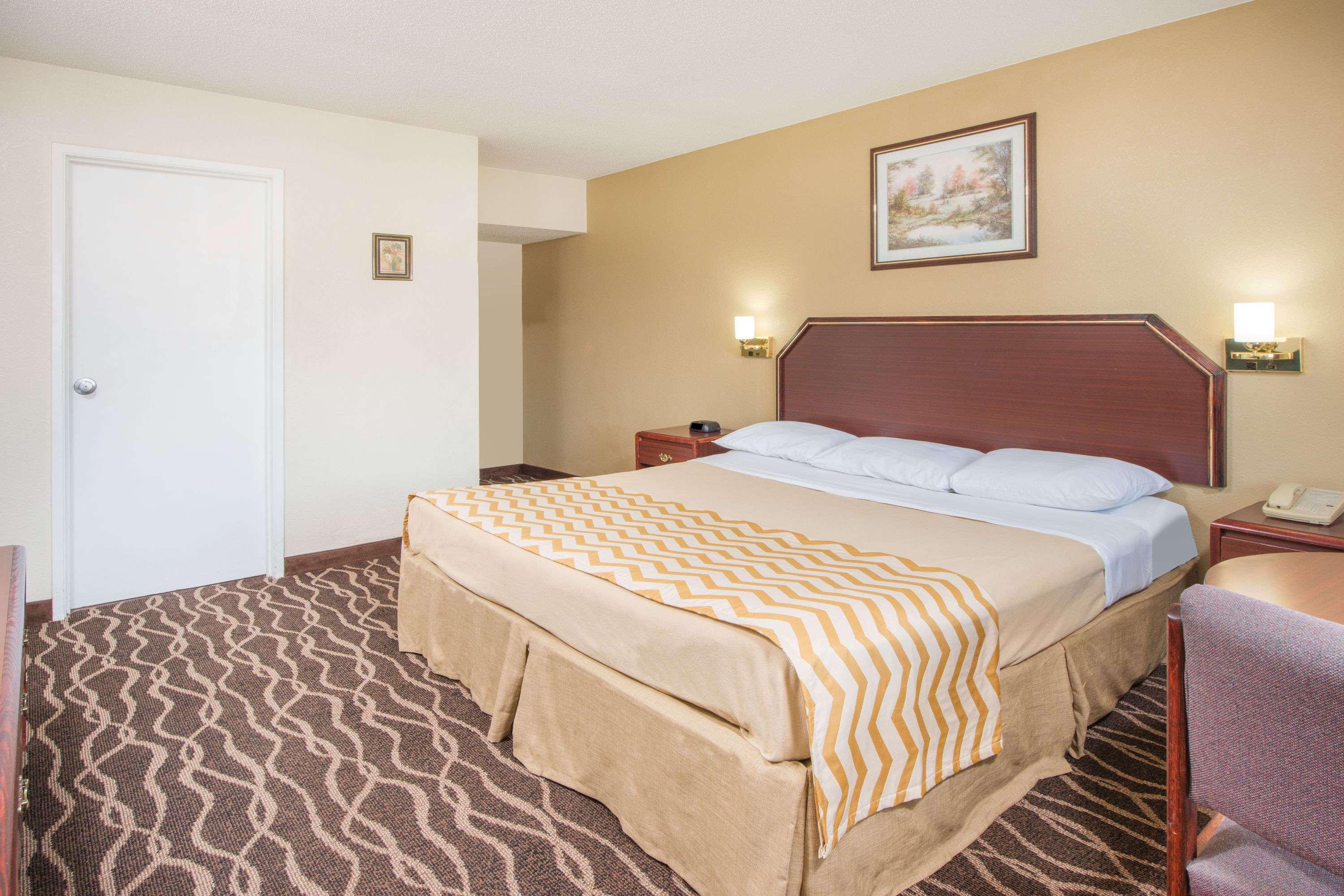 Travelodge by Wyndham Terre Haute — photo 5