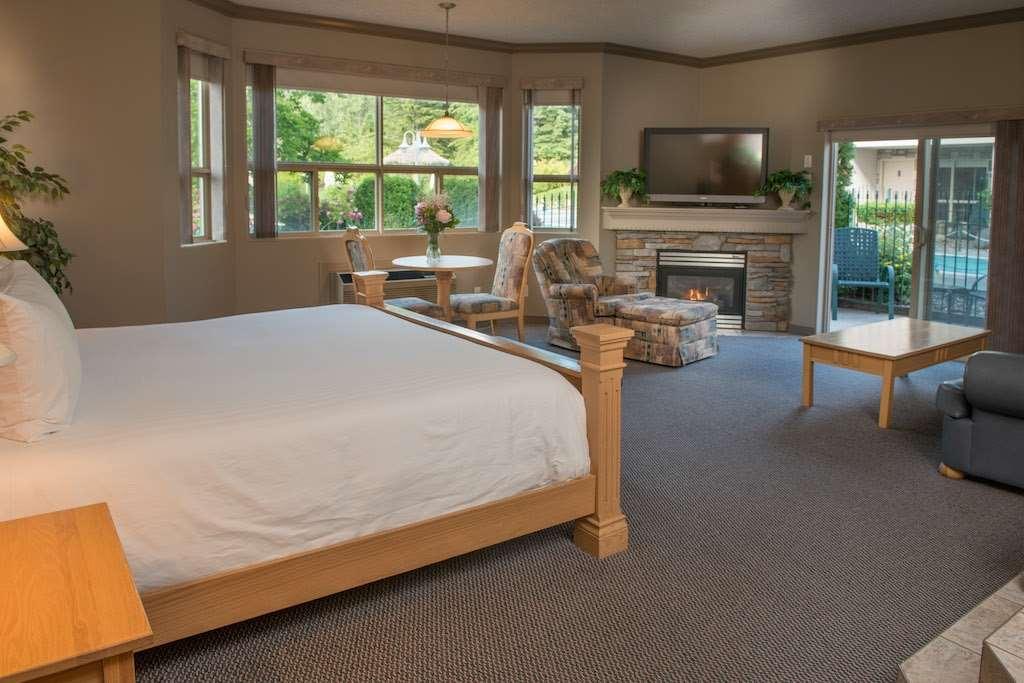 Hilltop Inn Salmon Arm — photo 4
