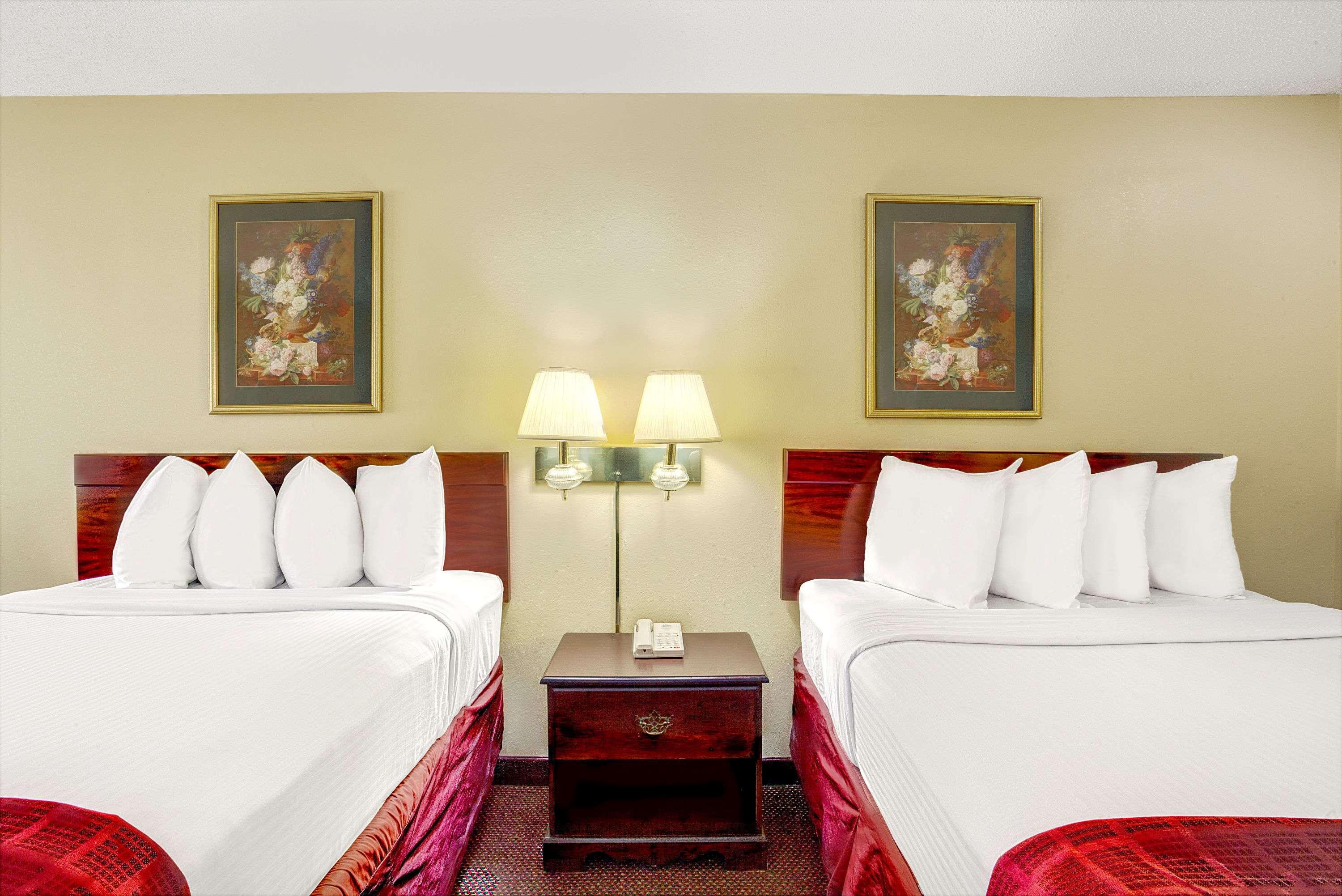 Days Inn & Suites by Wyndham Peachtree City — photo 4