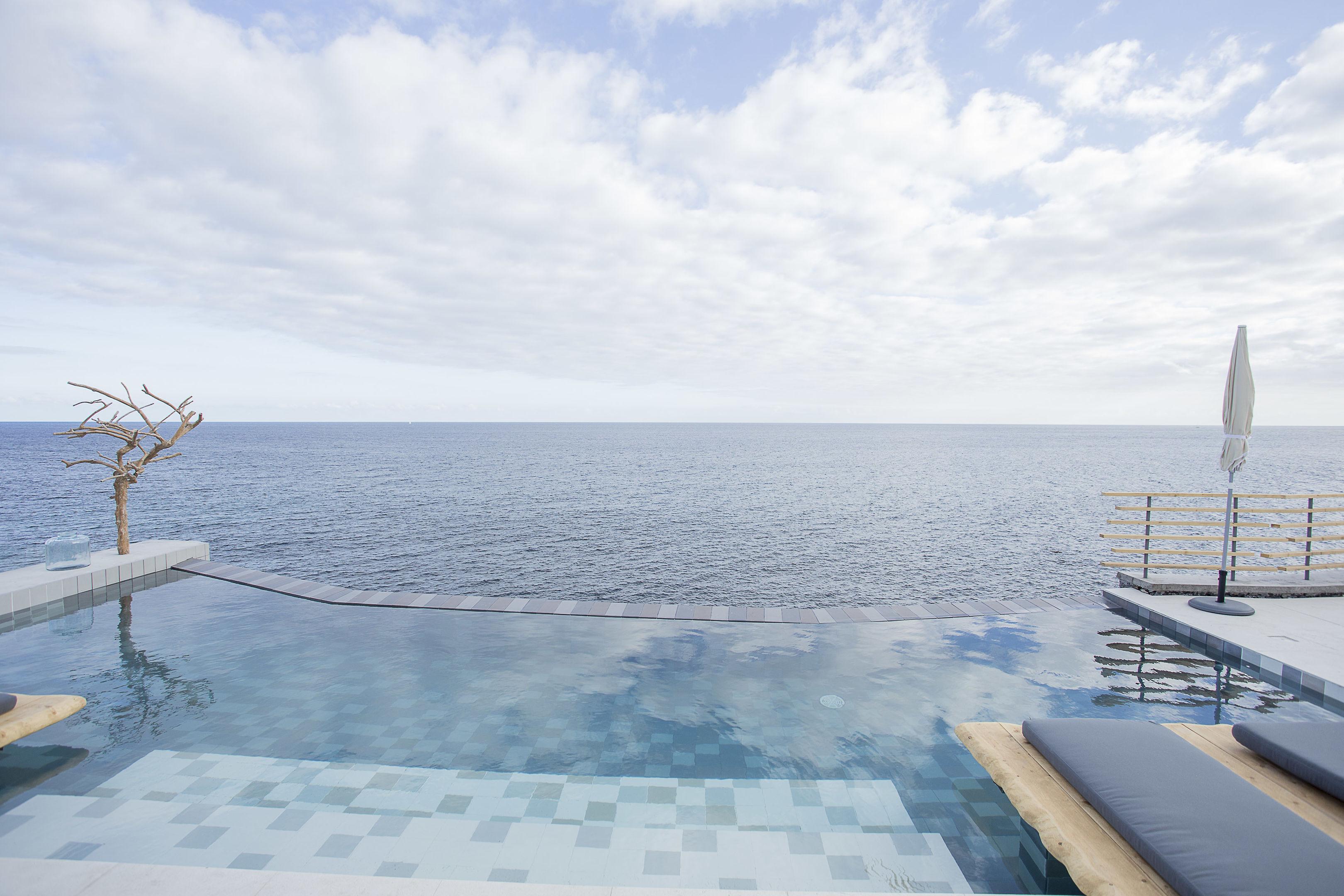 White Exclusive Suites & Villas — photo 3