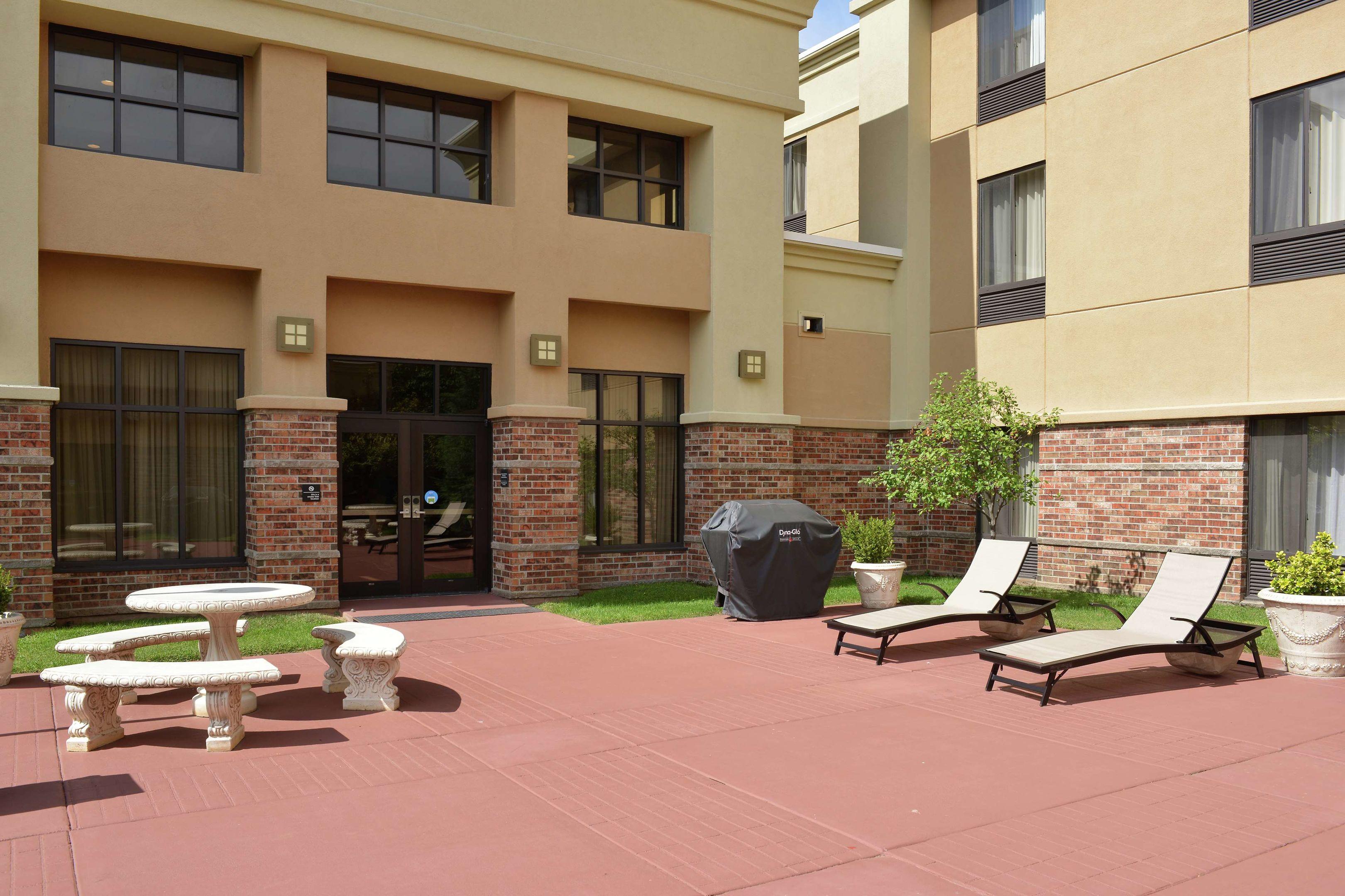 Hampton Inn & Suites Springfield — photo 3