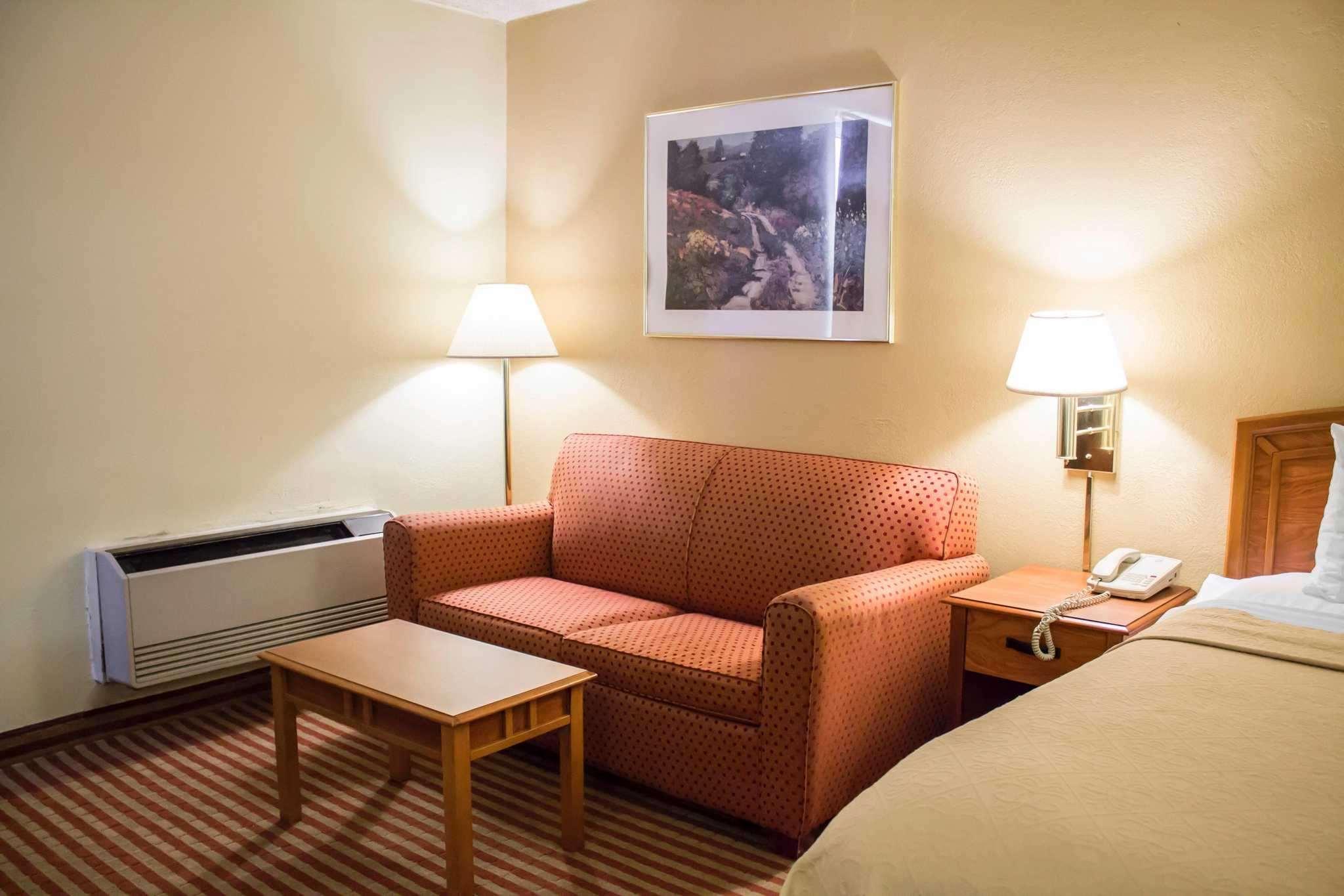 Econo Lodge Wickliffe - Cleveland East — photo 4