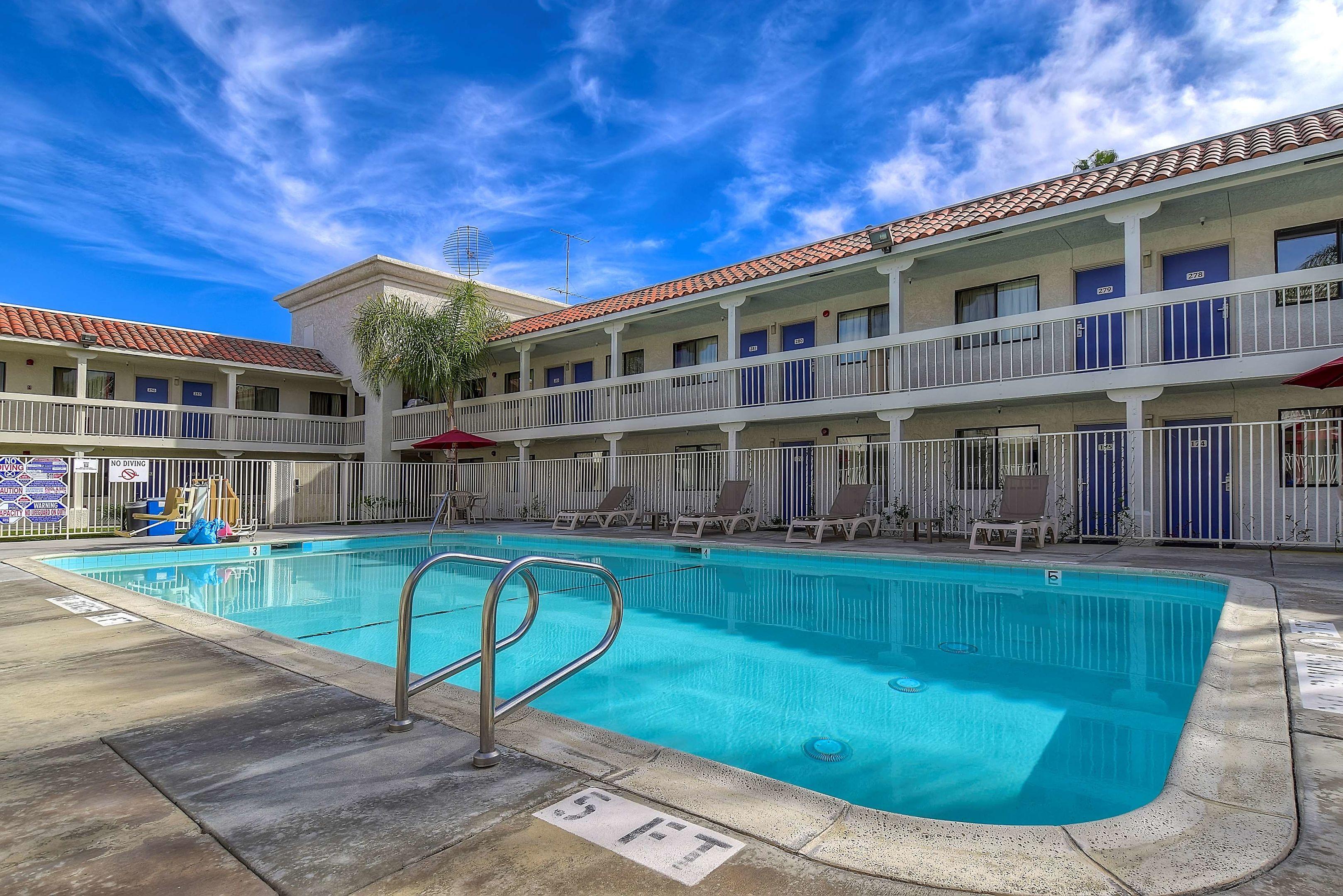 Motel 6 Carlsbad South — photo 5