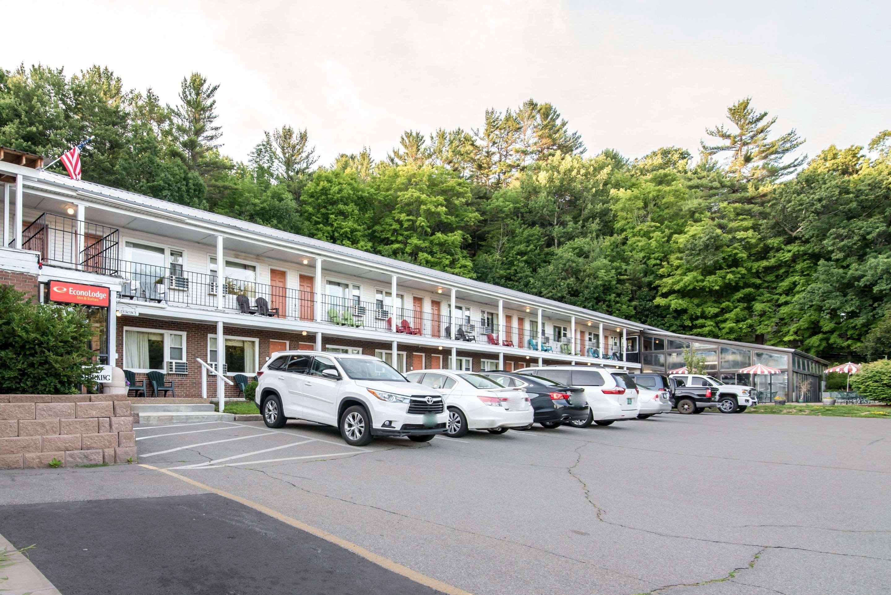 Econo Lodge Inn & Suites — photo 4