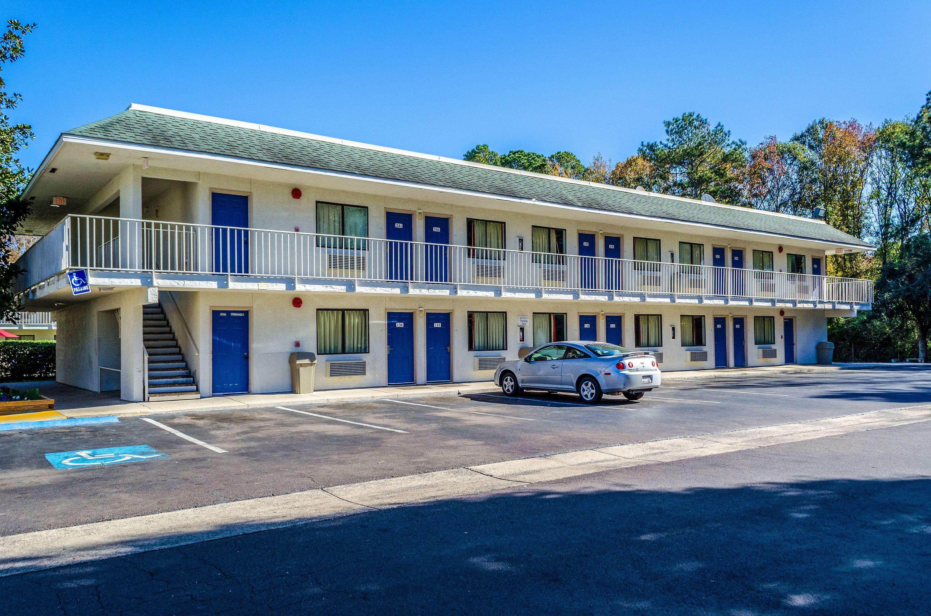 Motel 6 Charleston North — photo 4