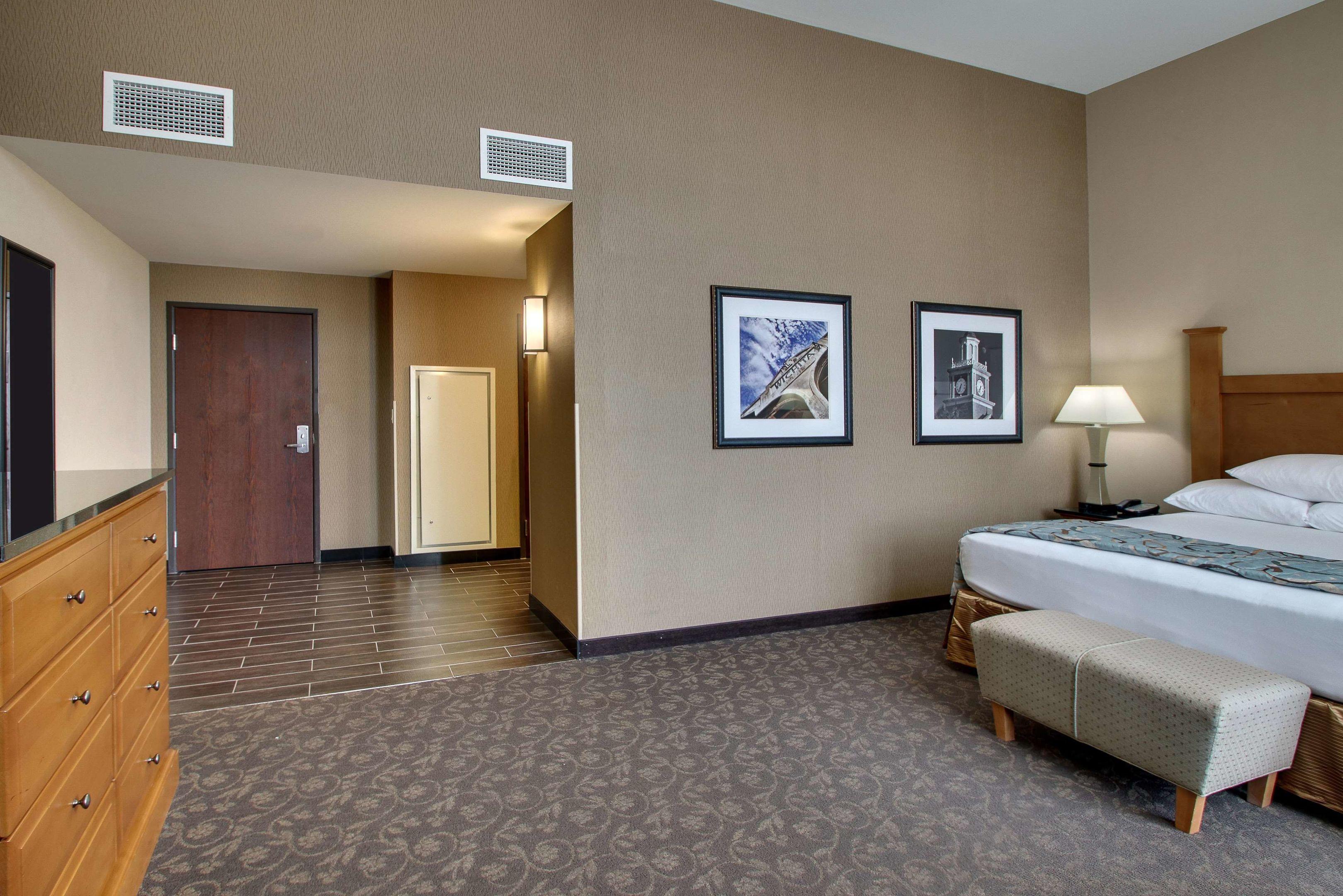 Drury Plaza Hotel Broadview Wichita — photo 5
