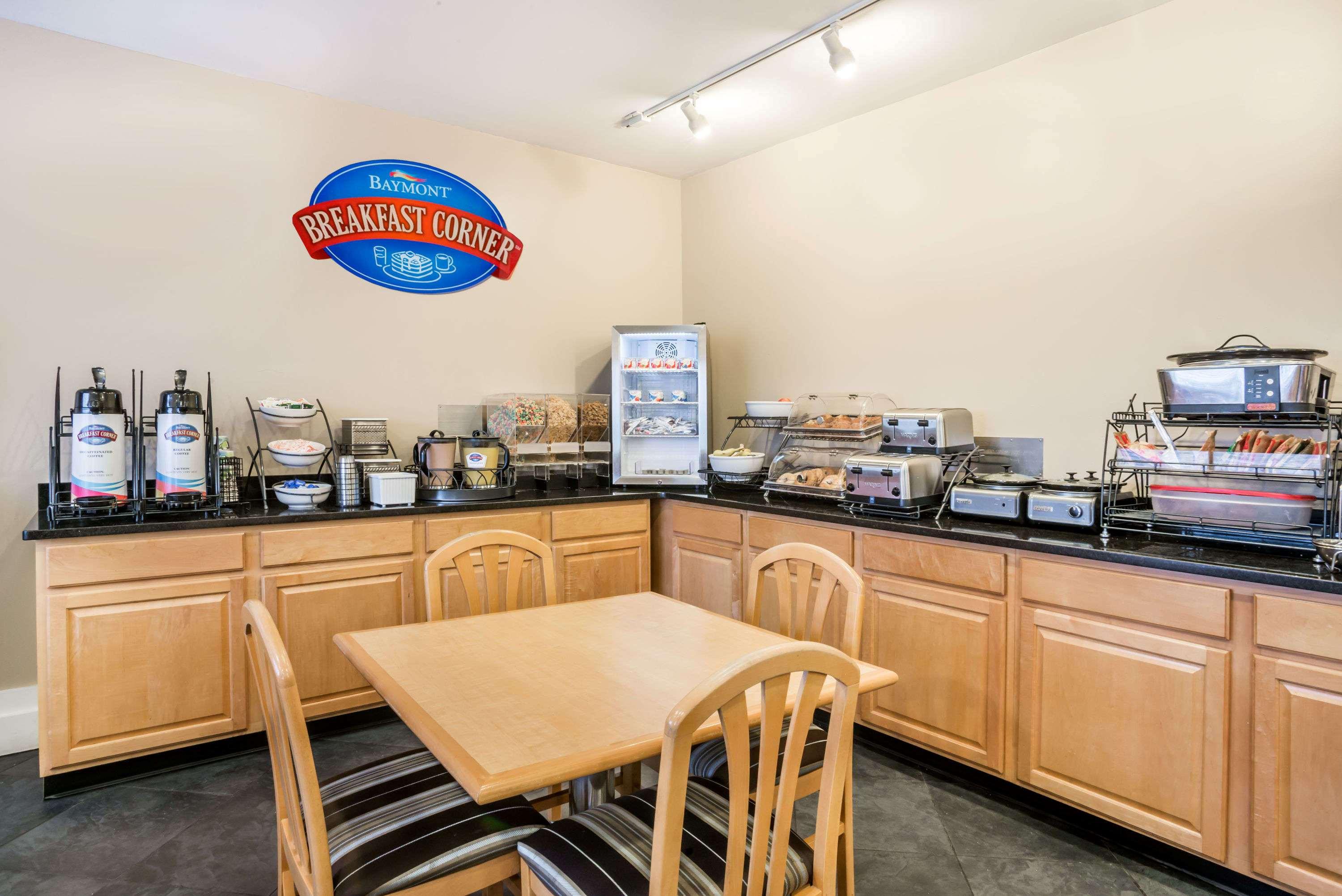 Baymont Inn & Suites Indianapolis Northeast — photo 5