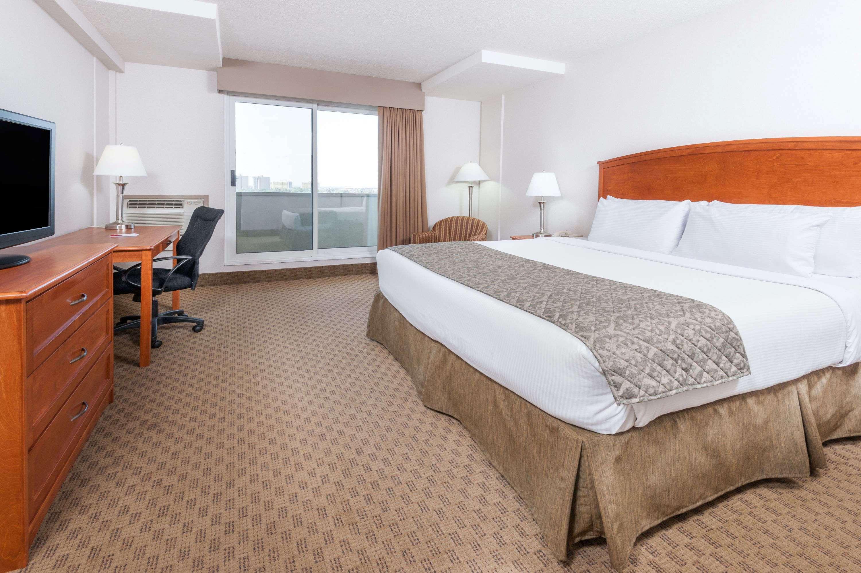 Ramada Inn & Water Park Edmonton South — photo 4