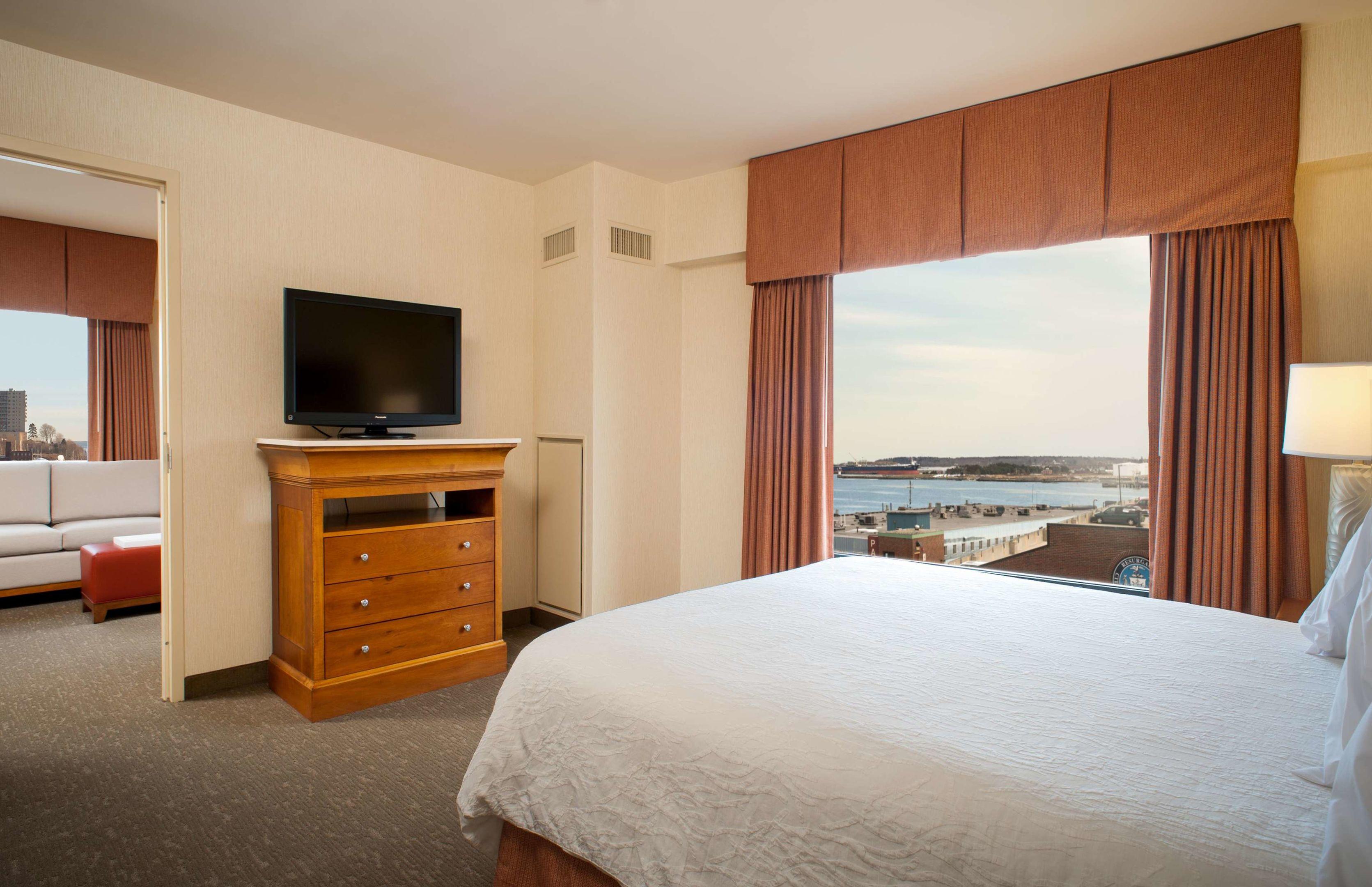 Hilton Garden Inn Portland Downtown Waterfront — photo 5