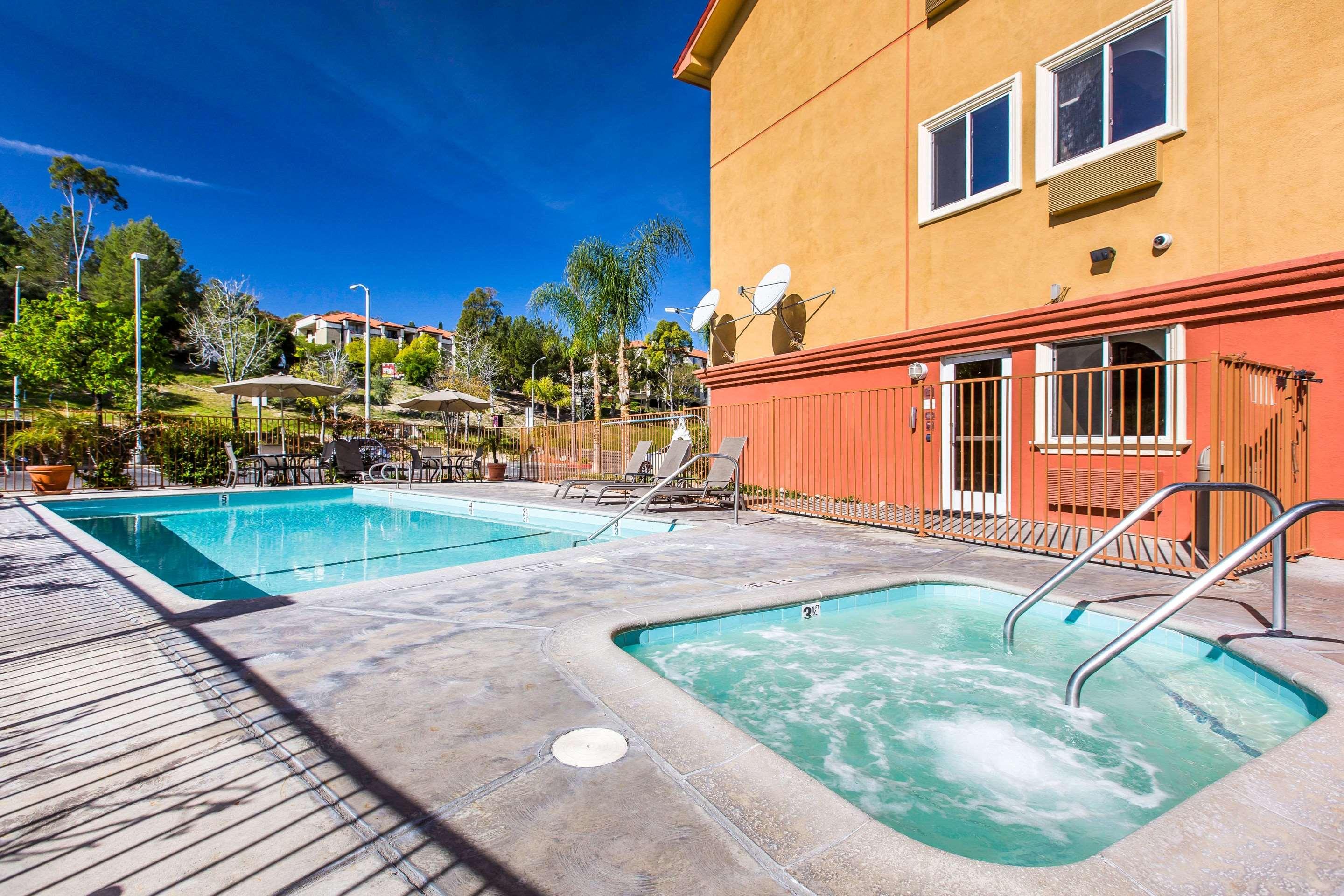 Comfort Suites Near Six Flags Magic Mountain — photo 5