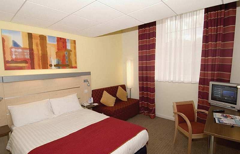 Holiday Inn Express Edinburgh City Centre — photo 5