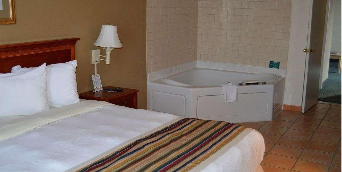 Paradise Plaza Inn — photo 3