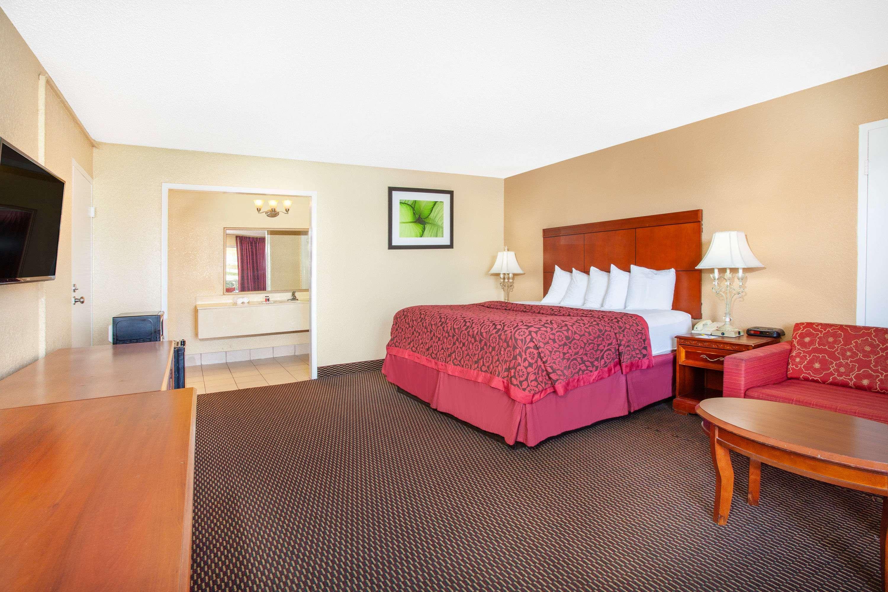 Days Inn by Wyndham Orlando Downtown — photo 4