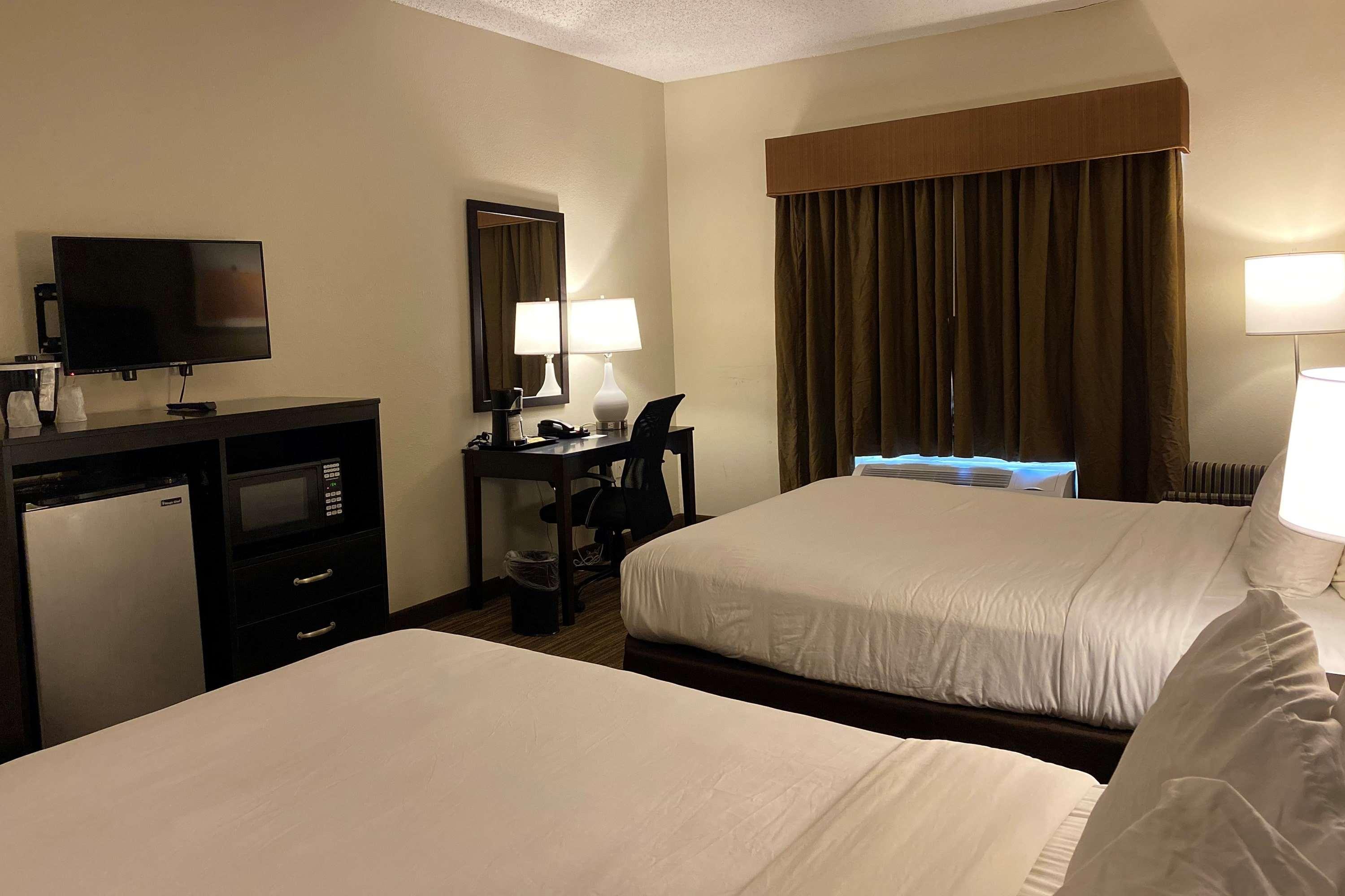 Baymont by Wyndham Houston North — photo 4