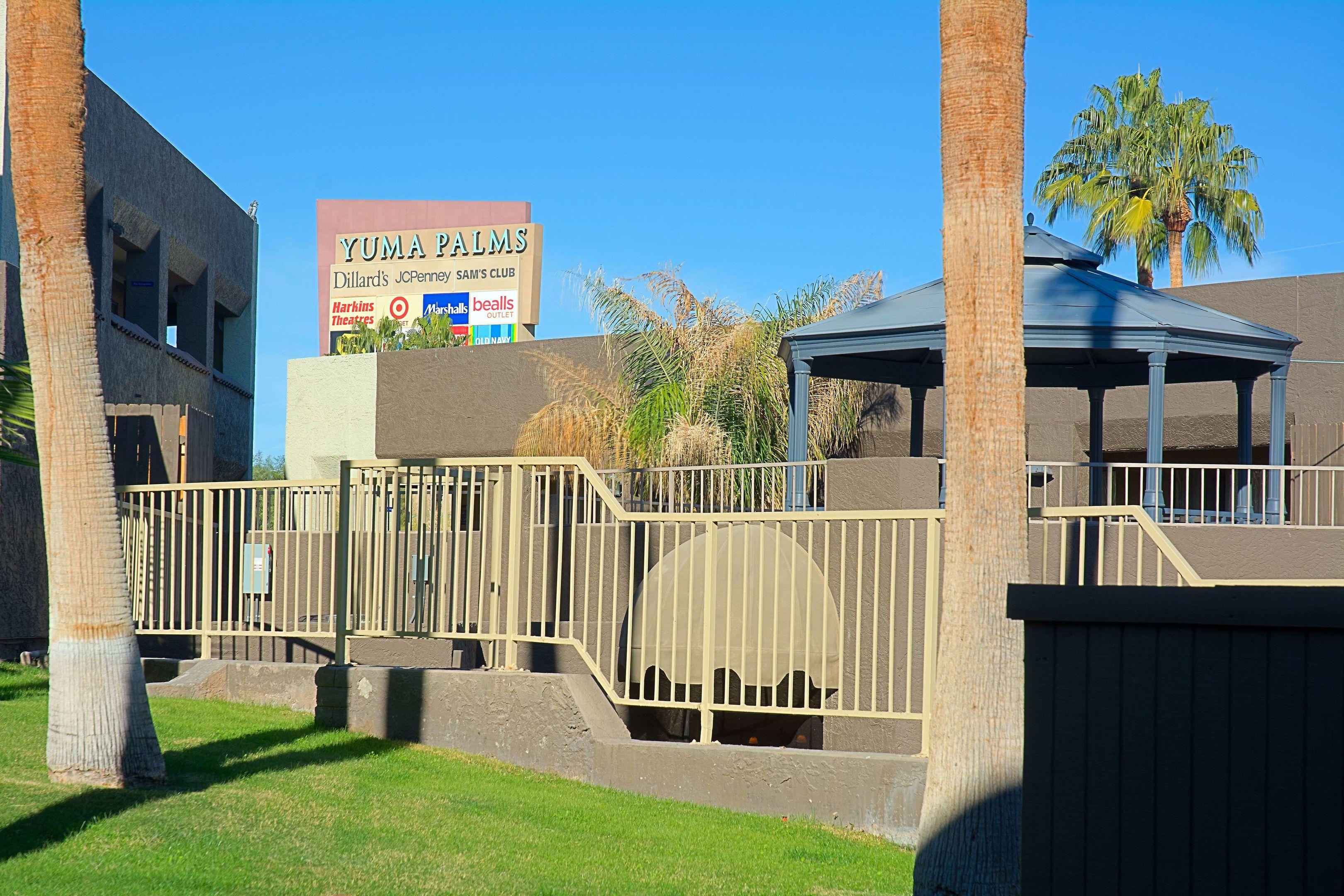 Best Western InnSuites Yuma Mall Hotel & Suites — photo 3