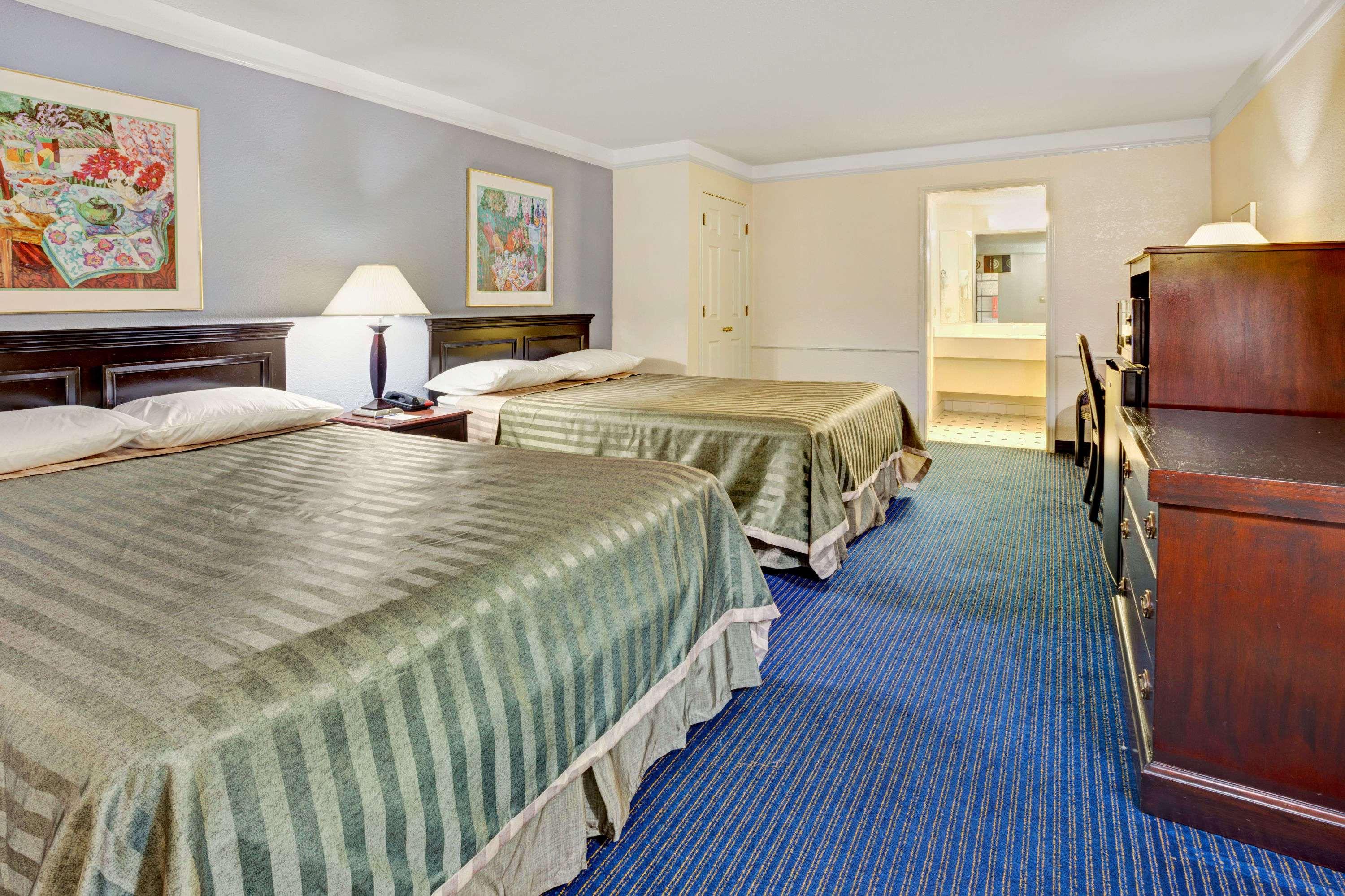 Travelodge by Wyndham North Richland Hills/Dallas/Ft Worth — photo 4