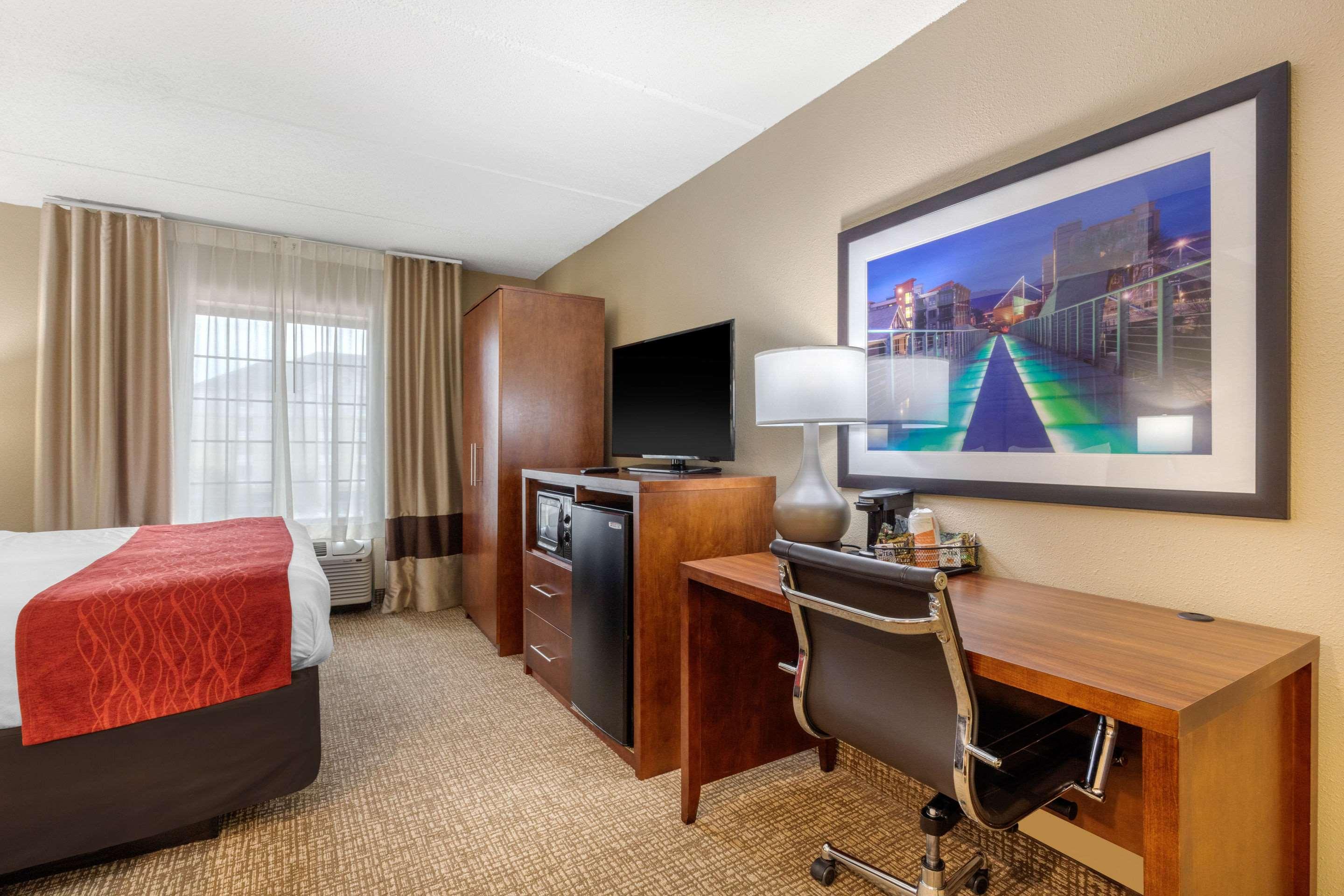 Comfort Inn & Suites Hamilton Place — photo 5