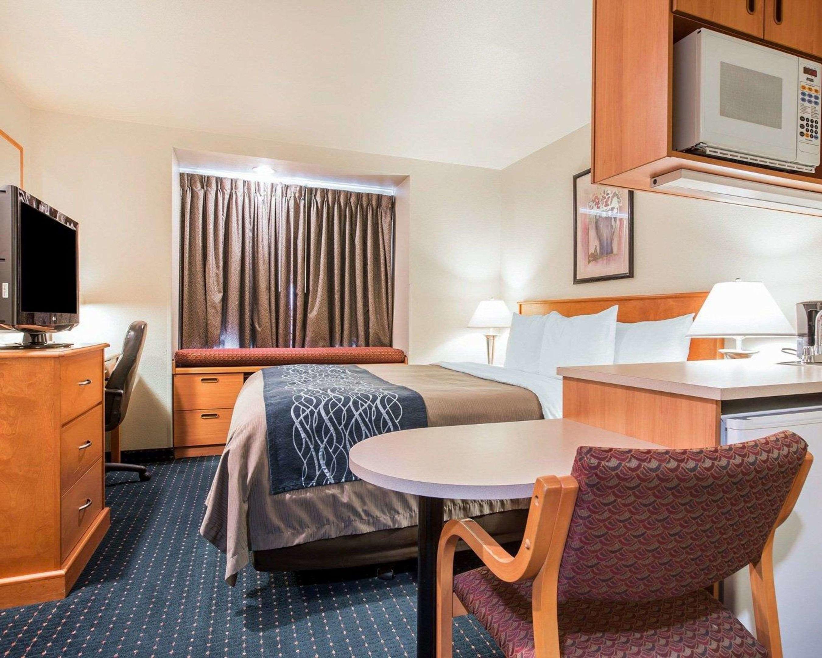 Comfort Inn & Suites — photo 5