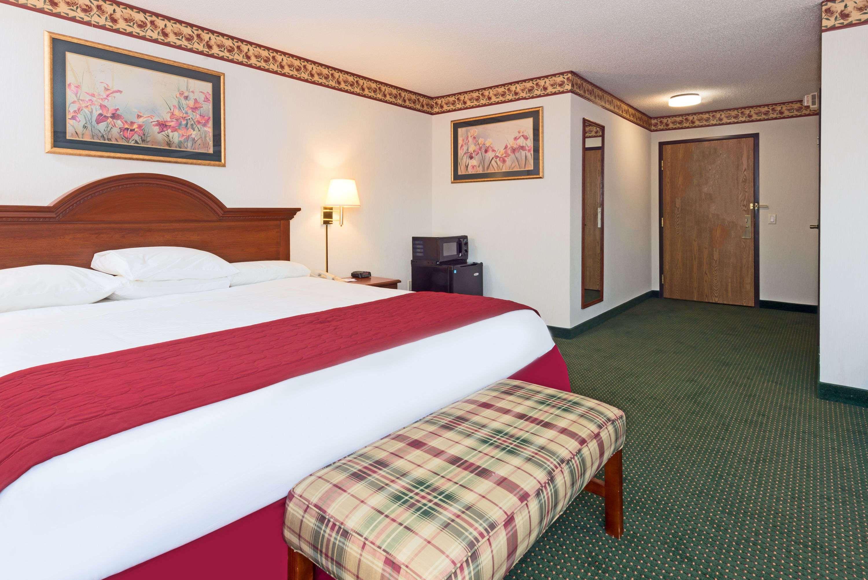 Baymont Inn & Suites Oxford — photo 4