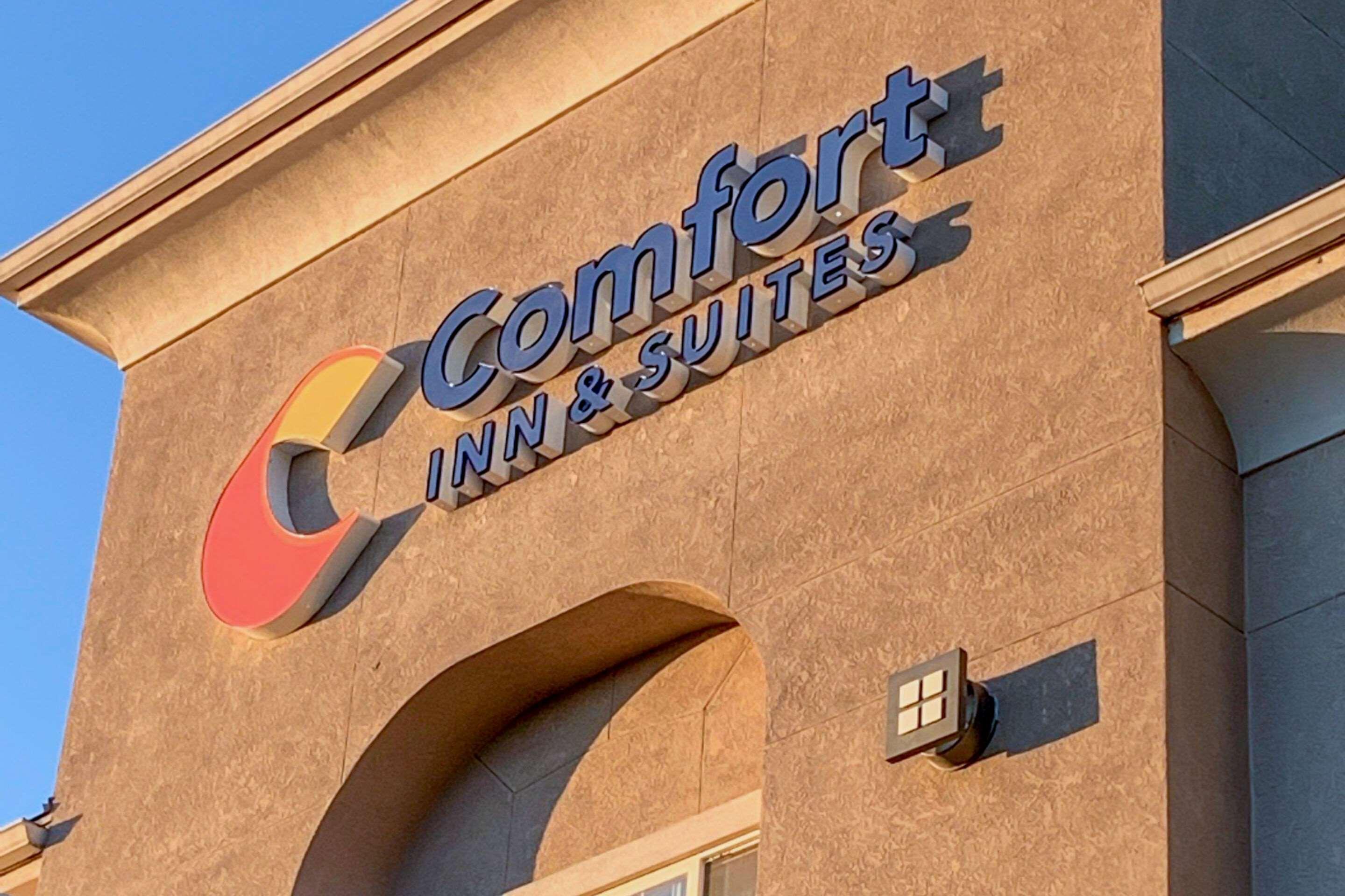 Comfort Inn & Suites Galt - Lodi North — photo 3