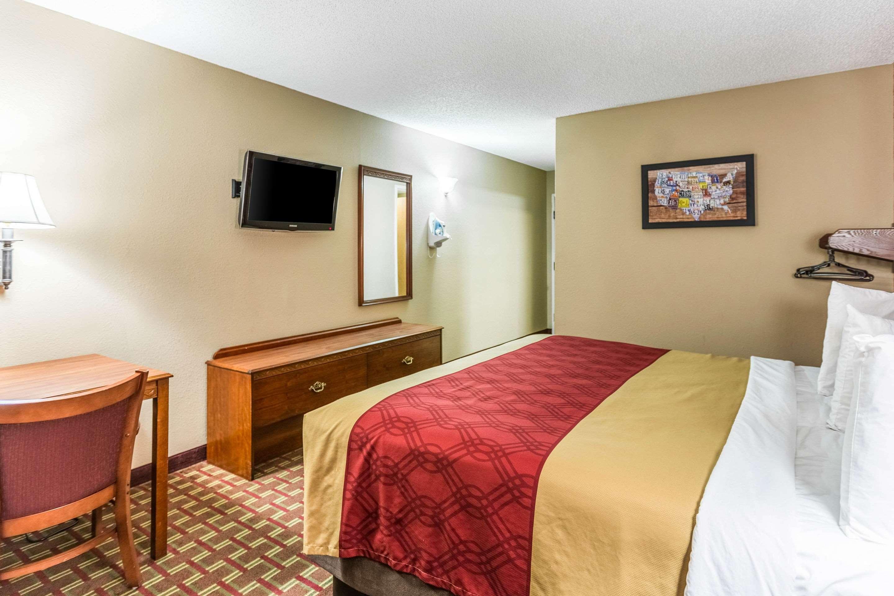 Econo Lodge Shelbyville — photo 5