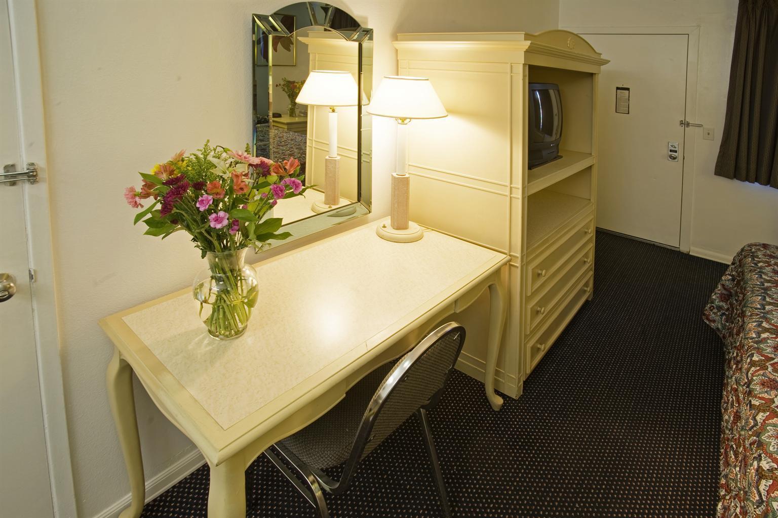 Americas Best Value Inn - Thousand Oaks — photo 4