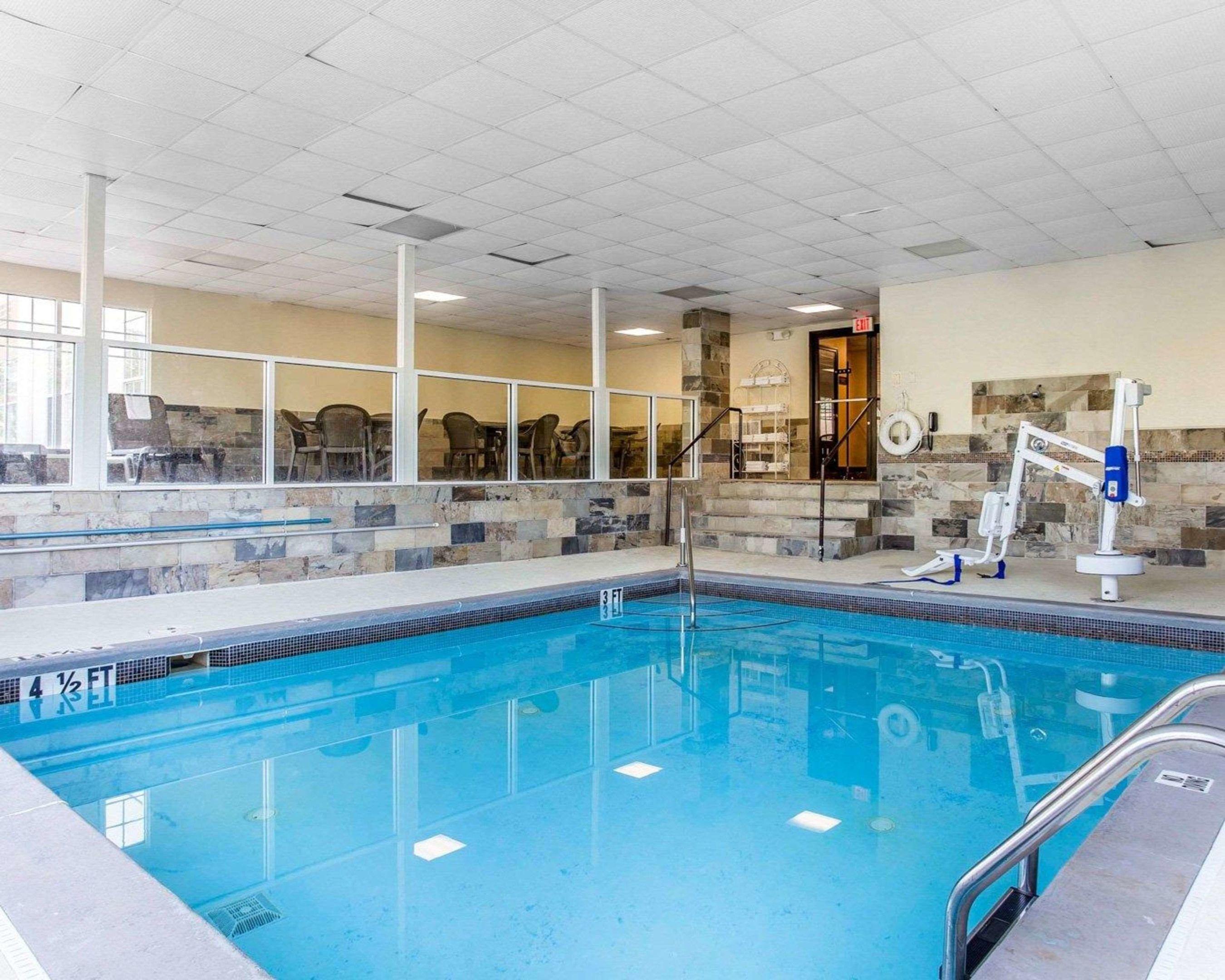 Comfort Inn & Suites — photo 3