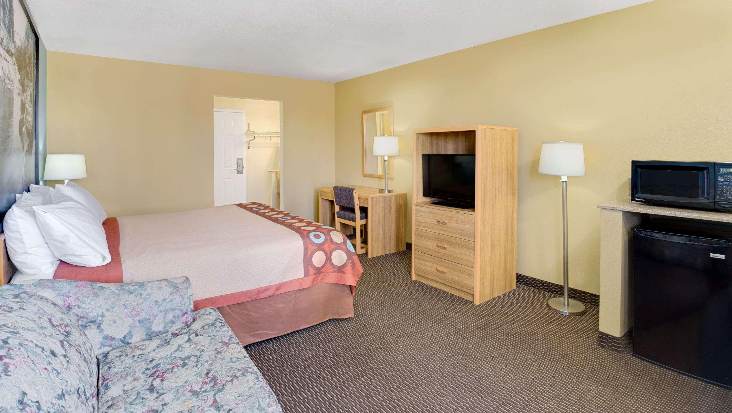 Super 8 by Wyndham Tucson/Grant Road Area AZ — photo 4