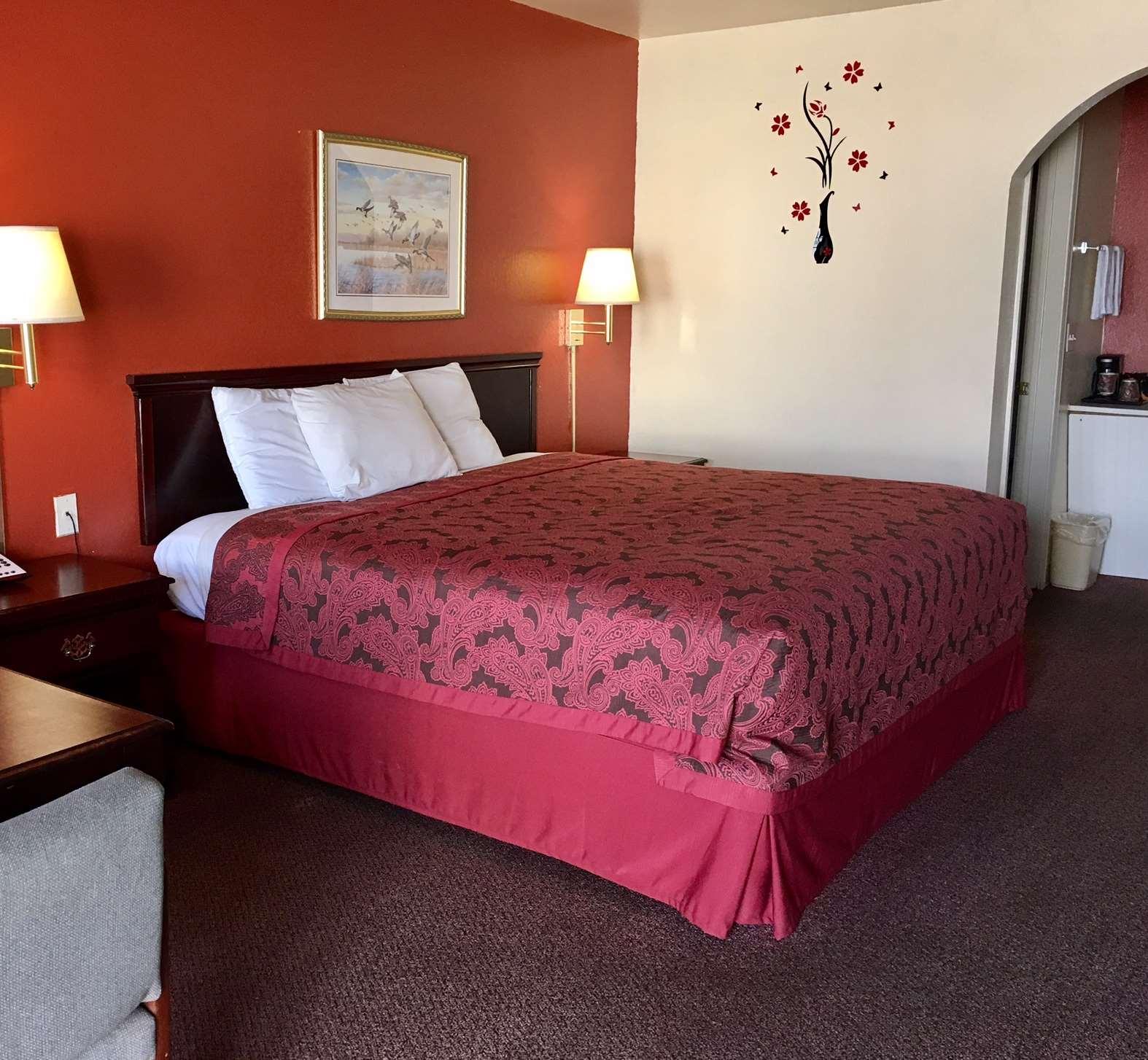 Western Plaza Inn — photo 5