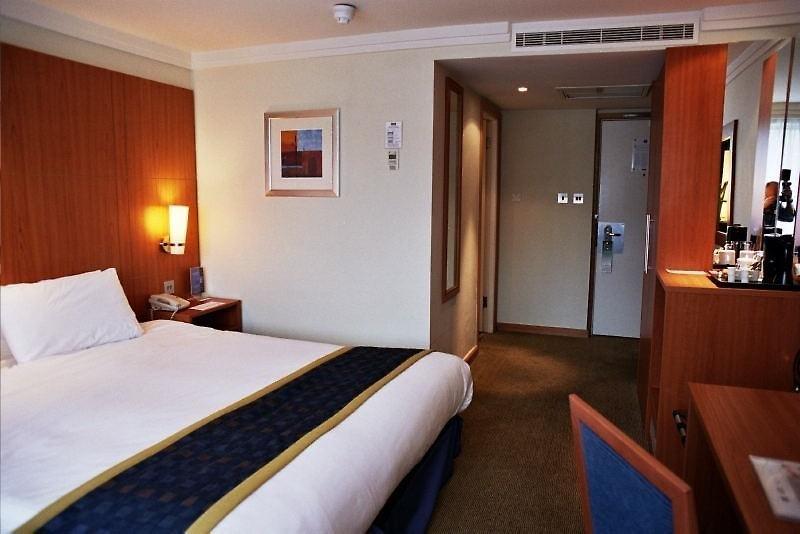 Holiday Inn Cardiff City — photo 4