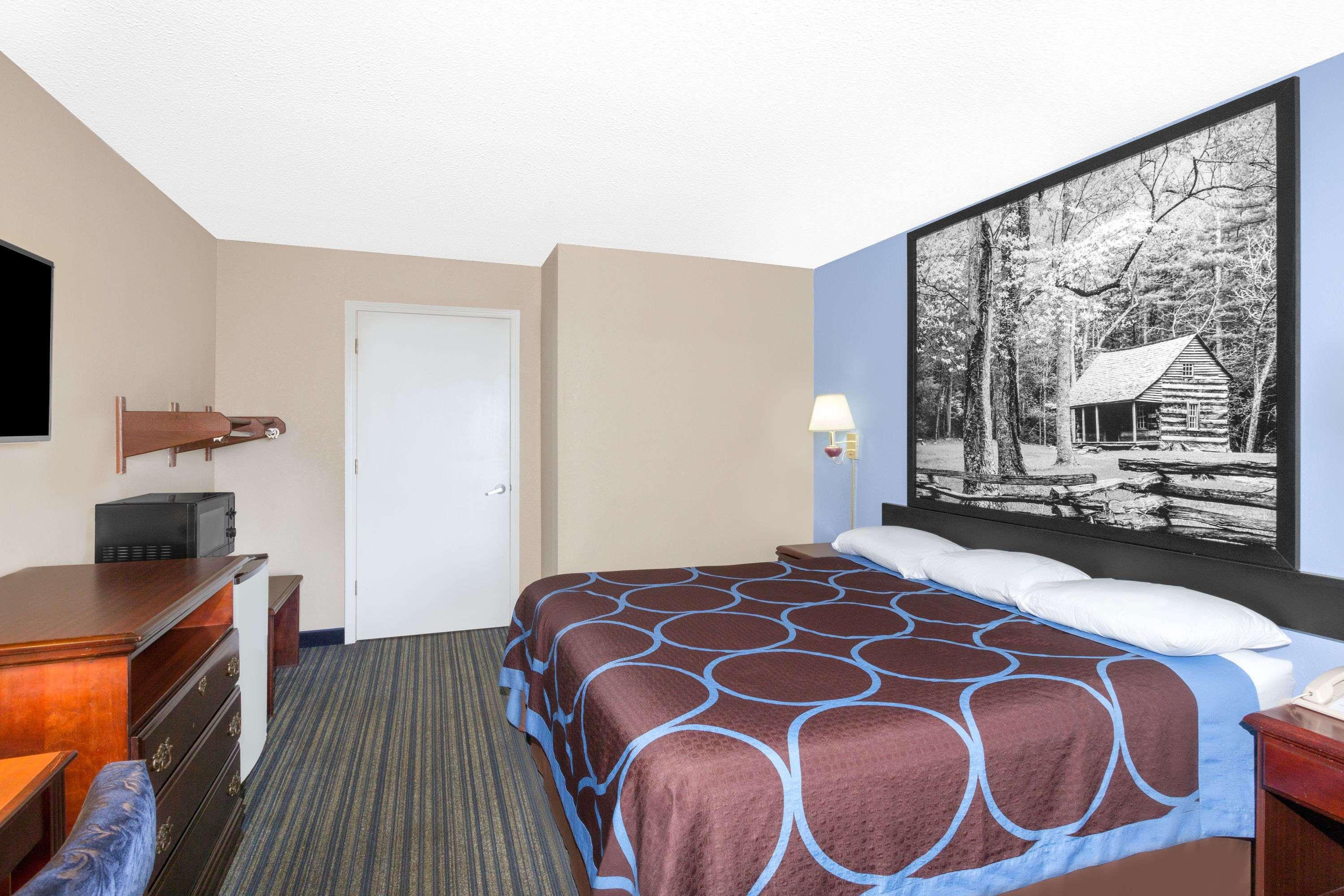 Super 8 by Wyndham Whiteville — photo 5