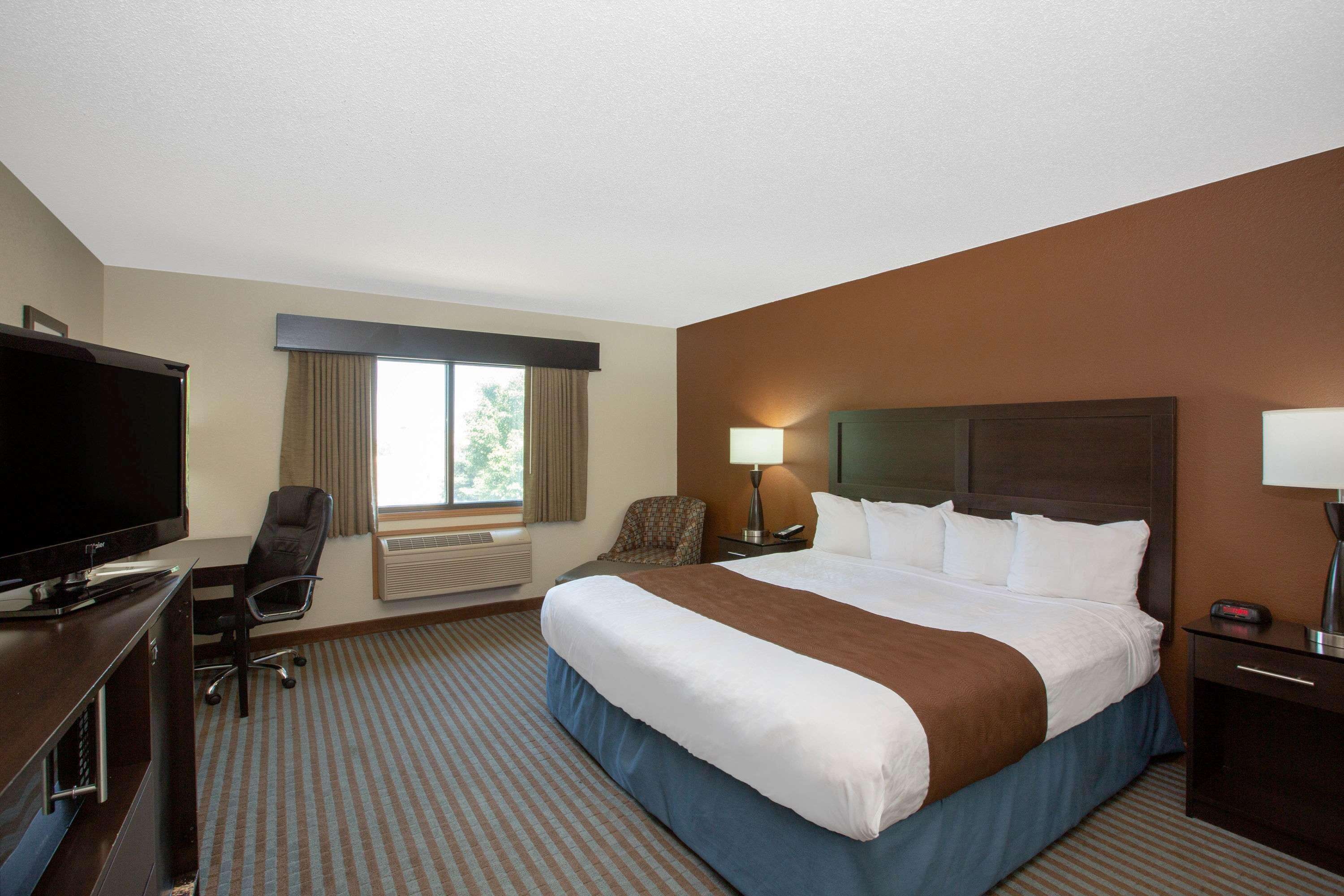 AmericInn Lincoln North — photo 4