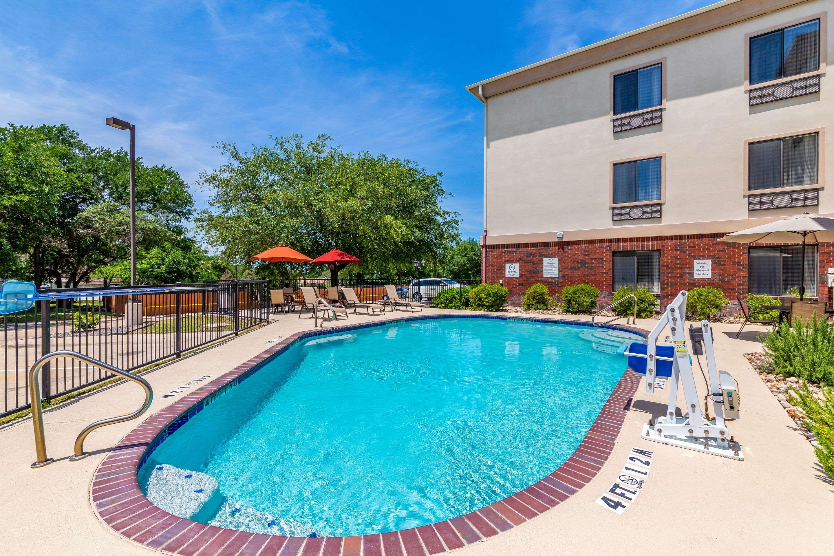 Quality Inn & Suites — photo 4