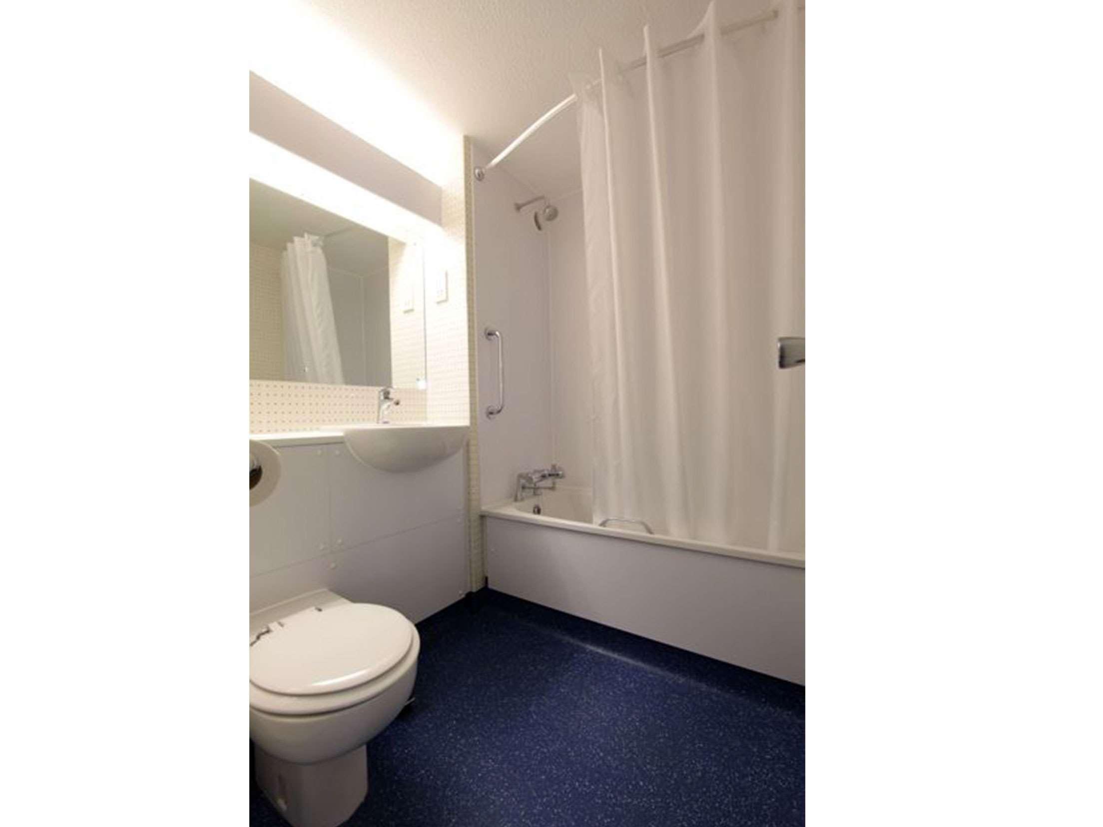 Travelodge Carlisle M6 — photo 4