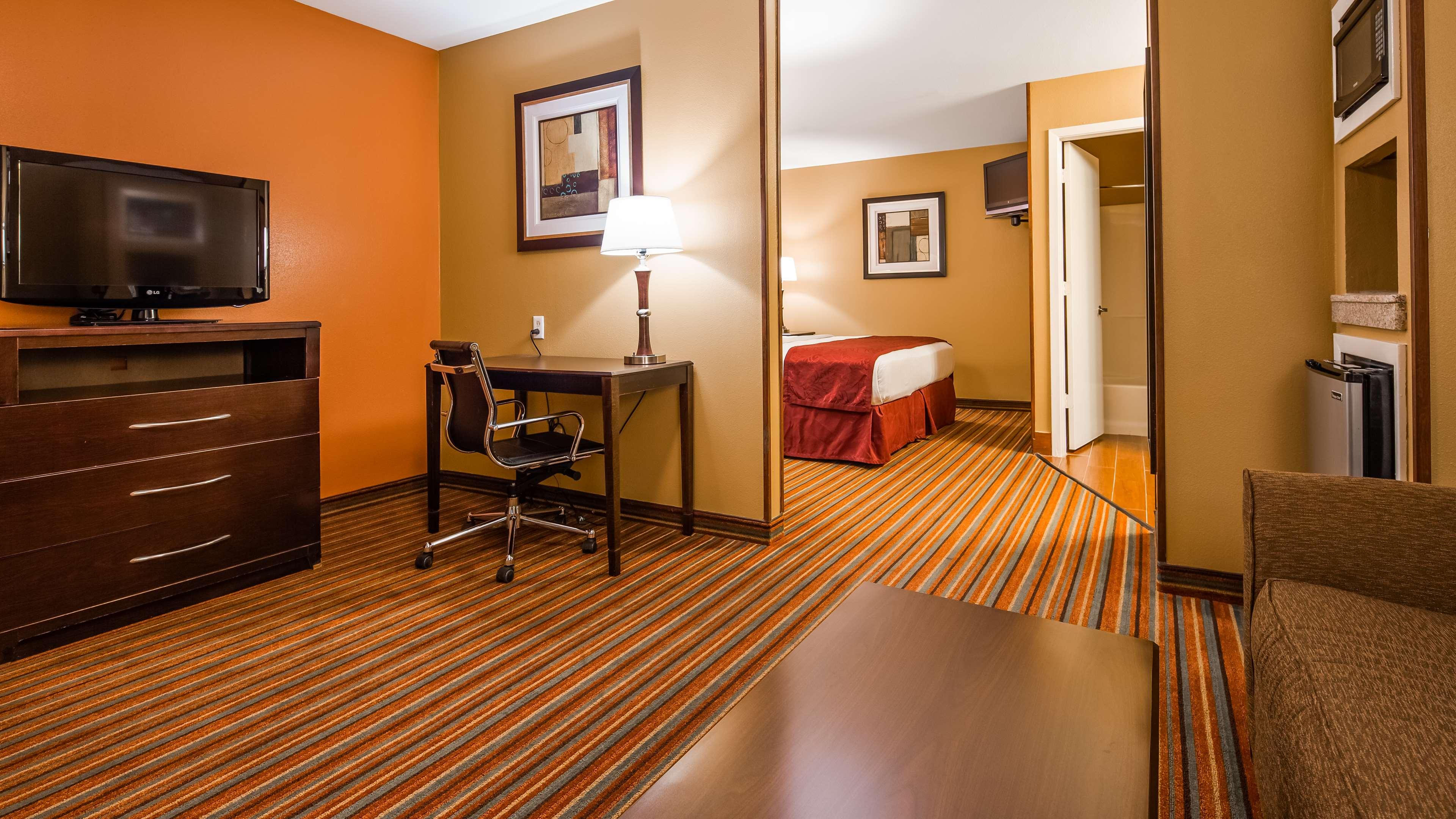 Best Western Mt. Pleasant Inn — photo 4