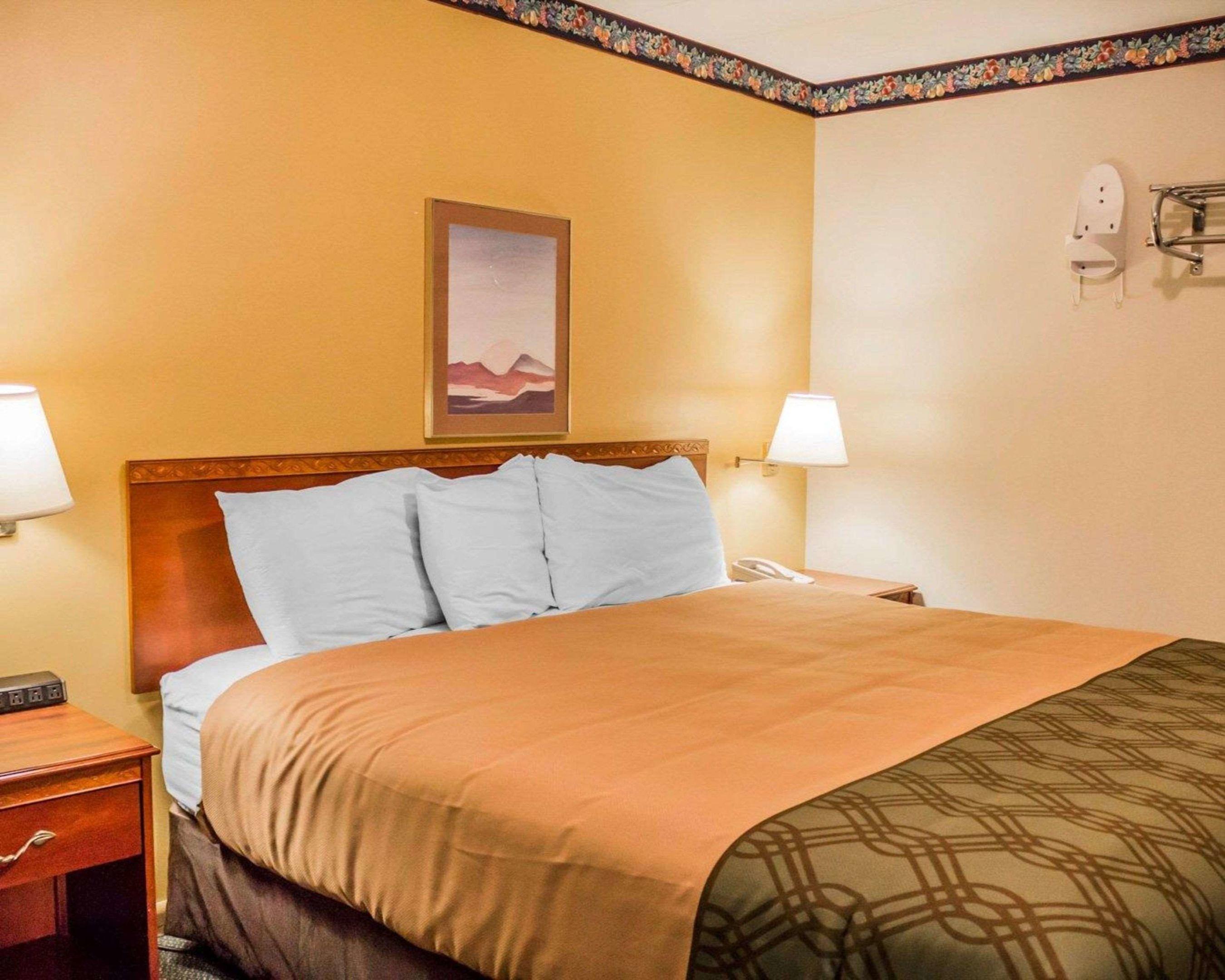 Rodeway Inn Kalkaska — photo 5