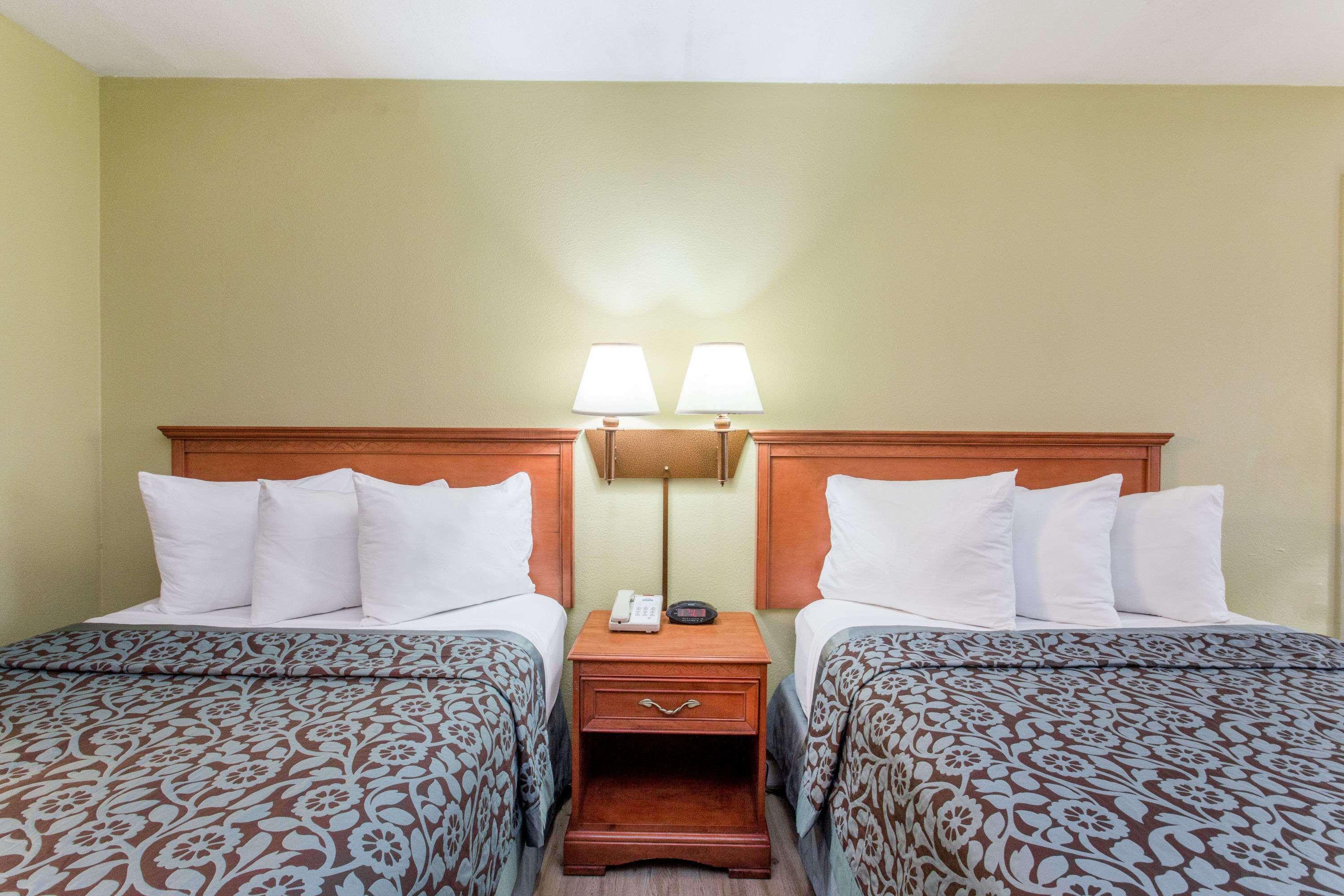Days Inn by Wyndham Ormond Beach — photo 5