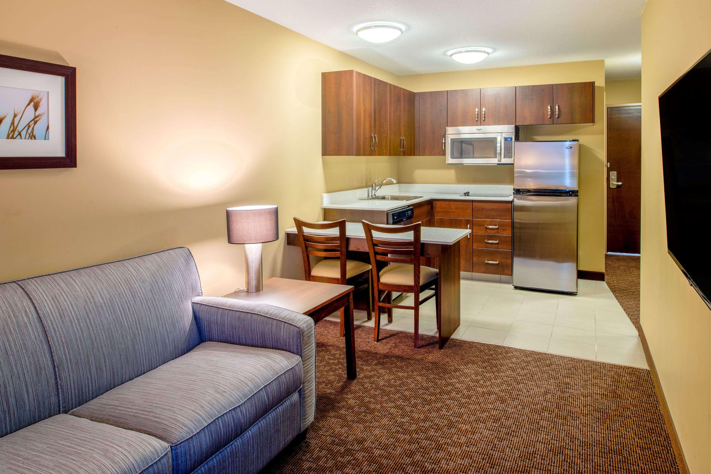 Microtel Inn And Suites By Wyndham Red Deer — photo 3