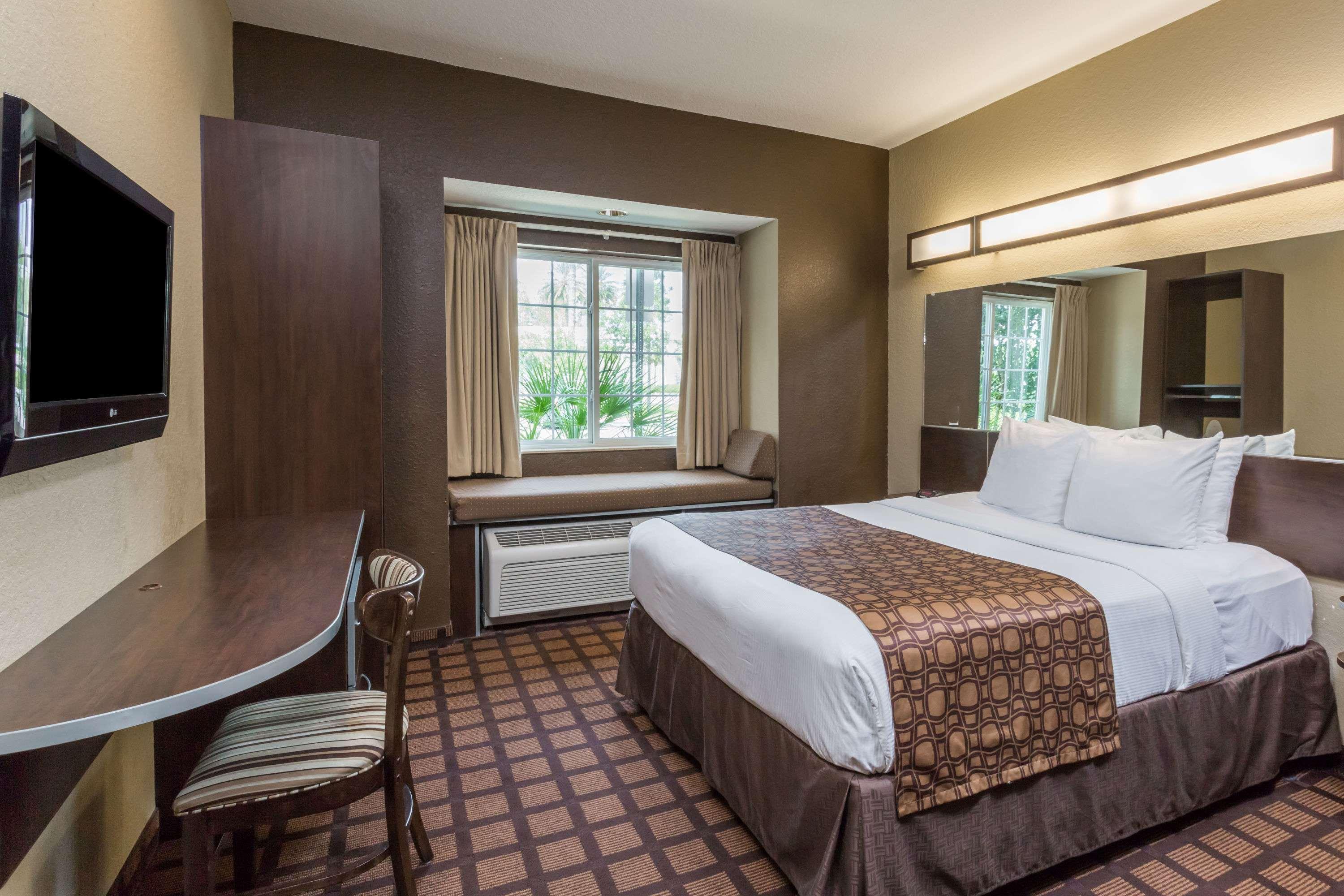 Microtel Inn & Suites by Wyndham Jacksonville Airport — photo 5