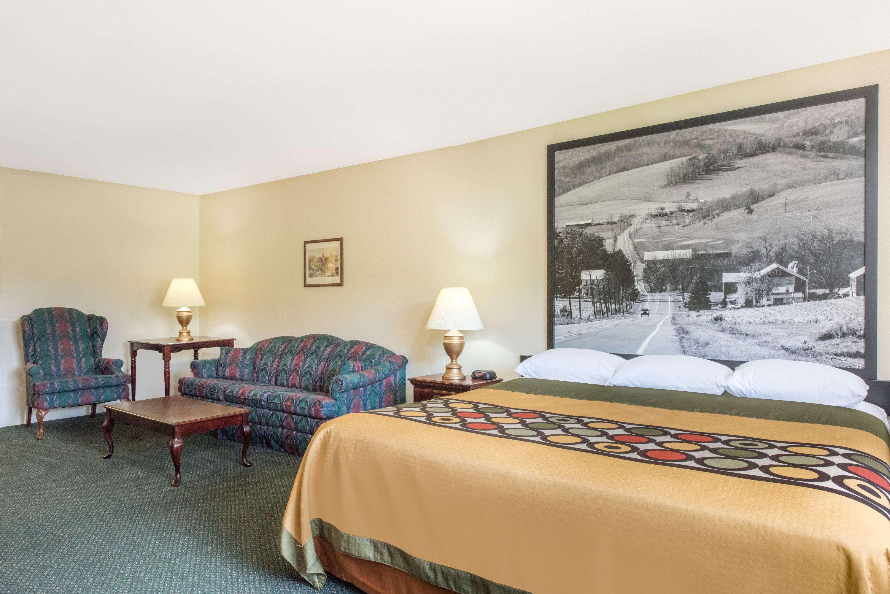 Super 8 by Wyndham Burnham/Lewistown — photo 5